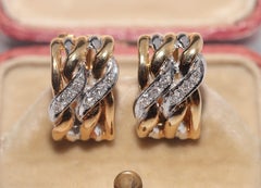 Vintage Circa 1980 Boucle d'oreille Omega Back en or 18k décorée de diamants naturels