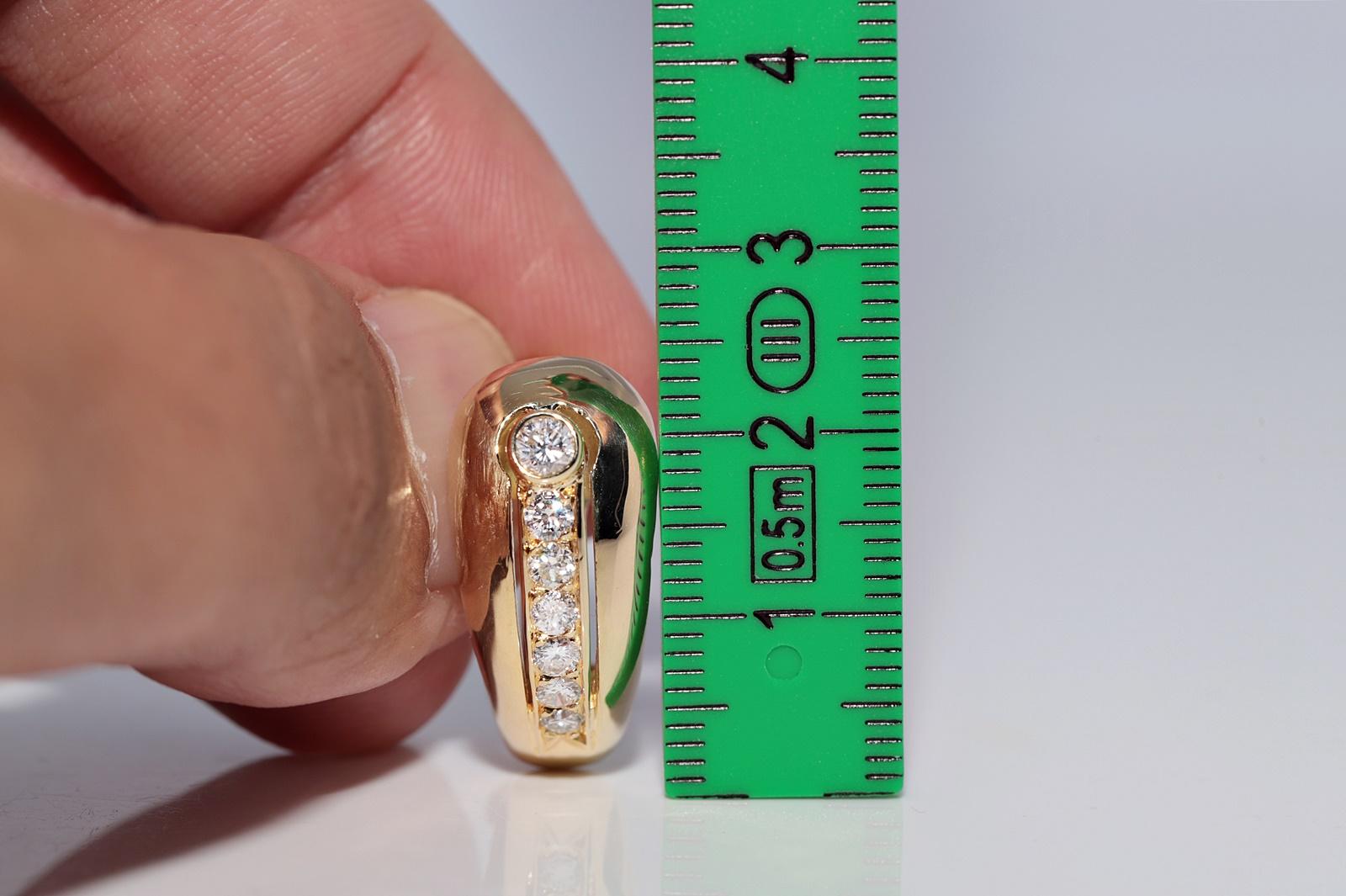 Vintage CIRCA 1980er Jahre 18k Gold natürlichen Diamanten verziert Omega zurück Ohrring (Brillantschliff) im Angebot