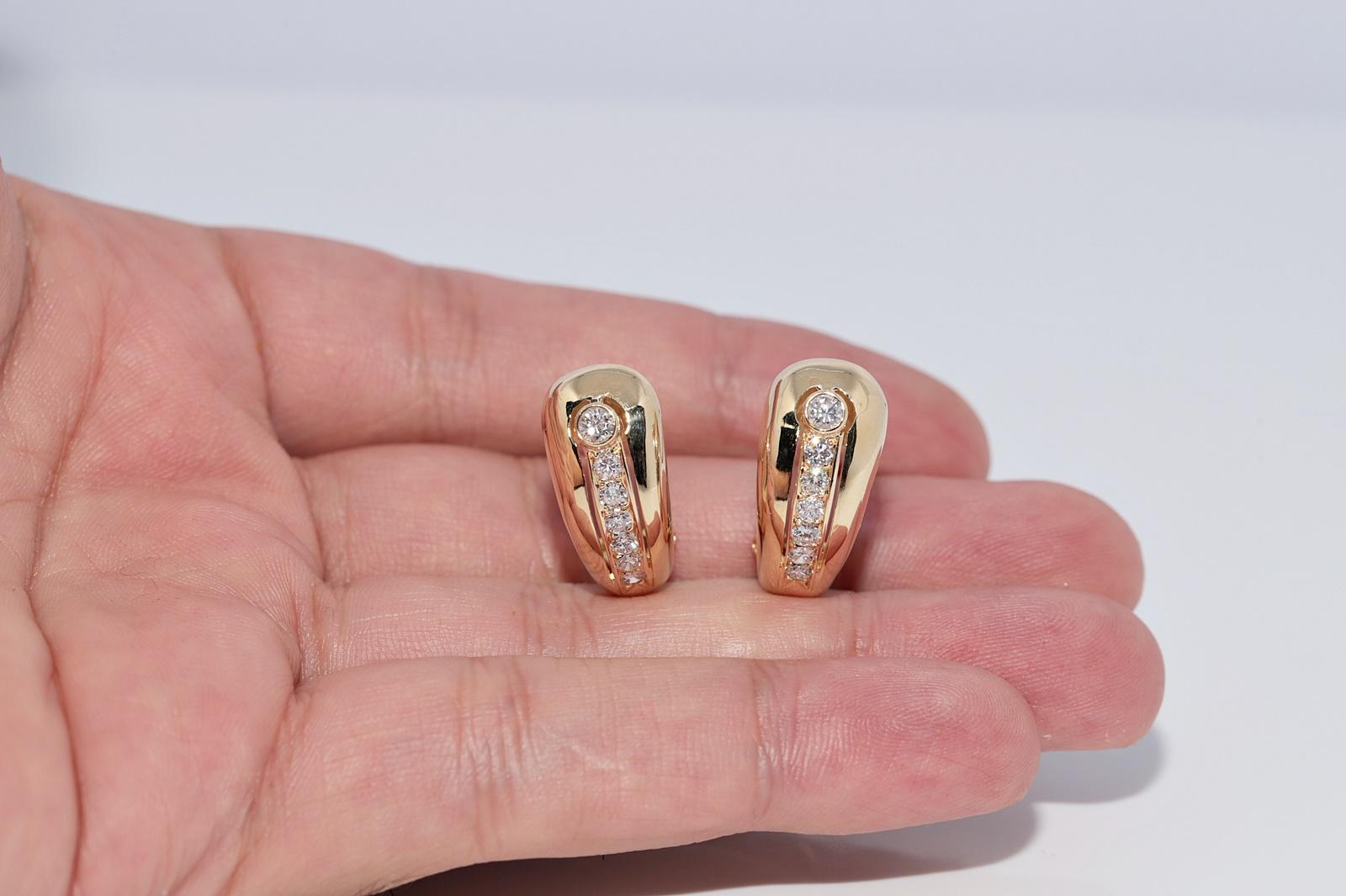 Vintage CIRCA 1980er Jahre 18k Gold natürlichen Diamanten verziert Omega zurück Ohrring im Zustand „Gut“ im Angebot in Fatih/İstanbul, 34