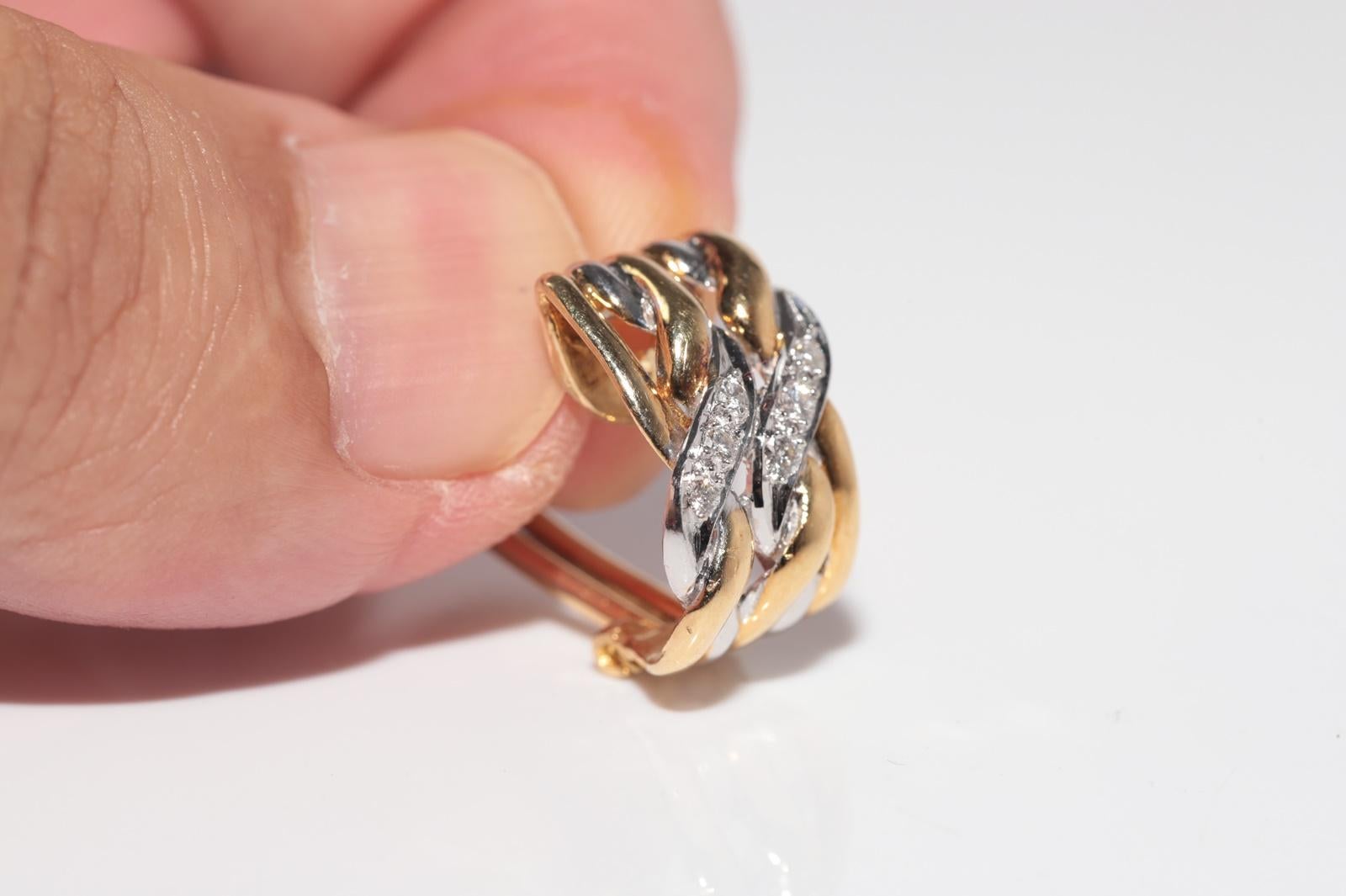 Vintage CIRCA 1980er Jahre 18k Gold natürlichen Diamanten verziert Omega zurück Ohrring Damen im Angebot