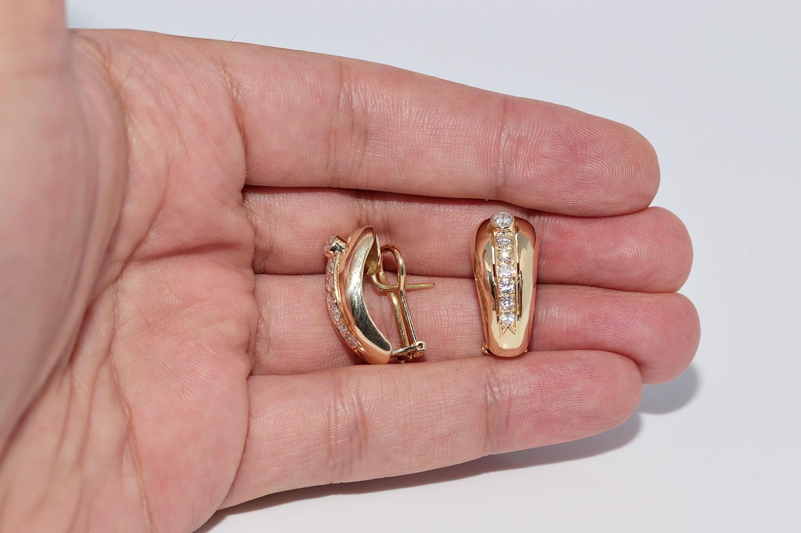 Vintage CIRCA 1980er Jahre 18k Gold natürlichen Diamanten verziert Omega zurück Ohrring im Angebot 1