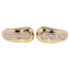 Vintage Circa 1980 Boucle d'oreille Omega Back en or 18k décorée de diamants naturels