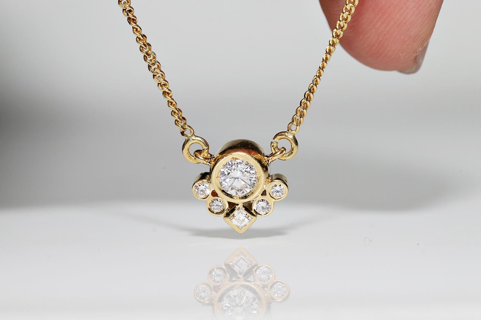 Vintage Circa 1980s 18k Gold Natural Diamond Decorated Pendant Necklace For Sale 5