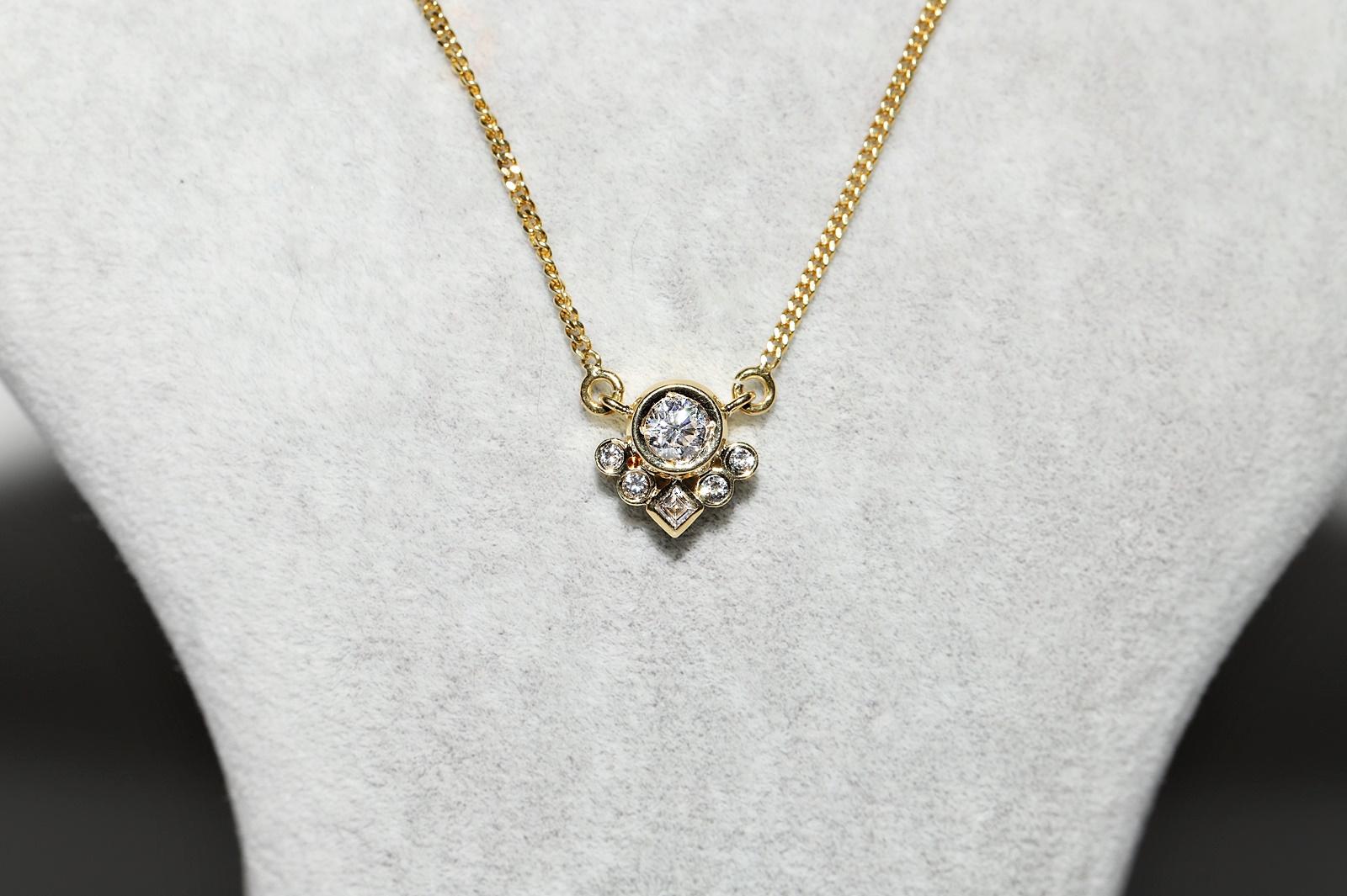 Retro Vintage Circa 1980s 18k Gold Natural Diamond Decorated Pendant Necklace For Sale