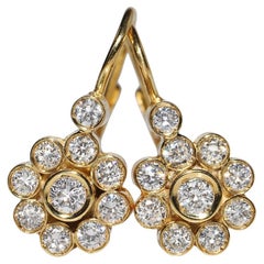 Vintage Circa 1980s 18k Gold Natural Diamond Decorated Pretty Earring 