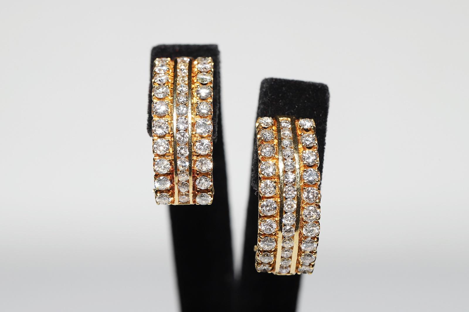 Vintage Circa 1980s 18k Gold Natural Diamond Decorated Pretty Earrring For Sale 5
