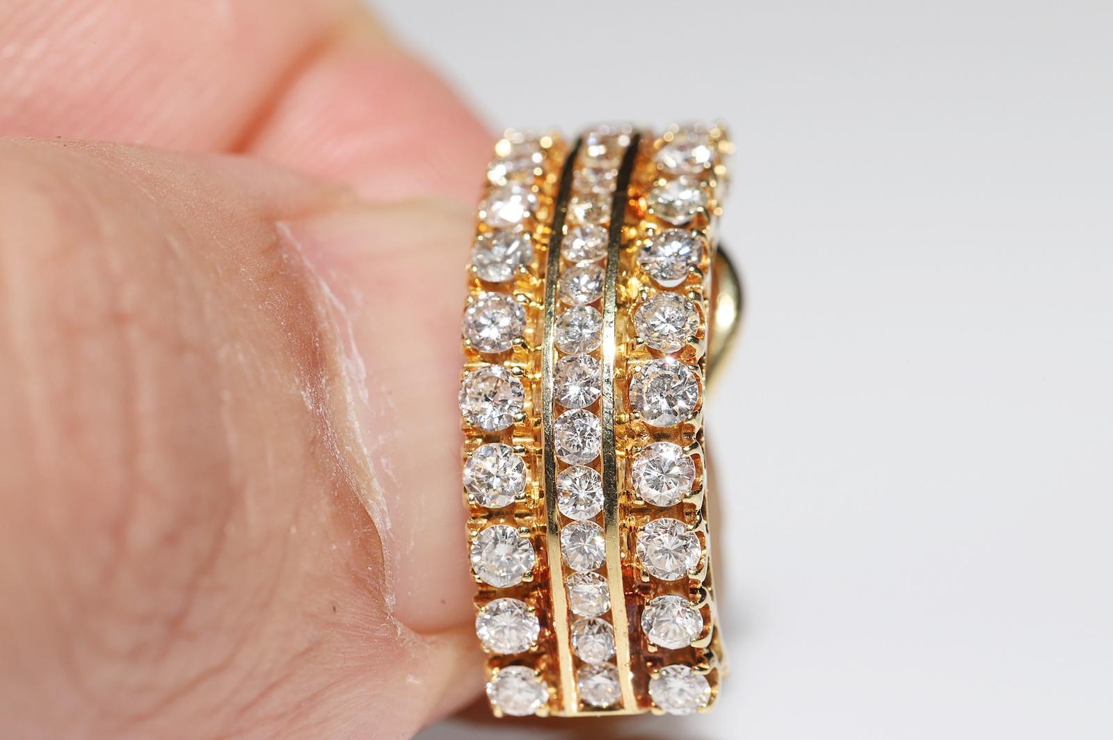 Vintage Circa 1980er Jahre 18k Gold Natürlicher Diamant Dekorierter hübscher Ohrring im Angebot 6