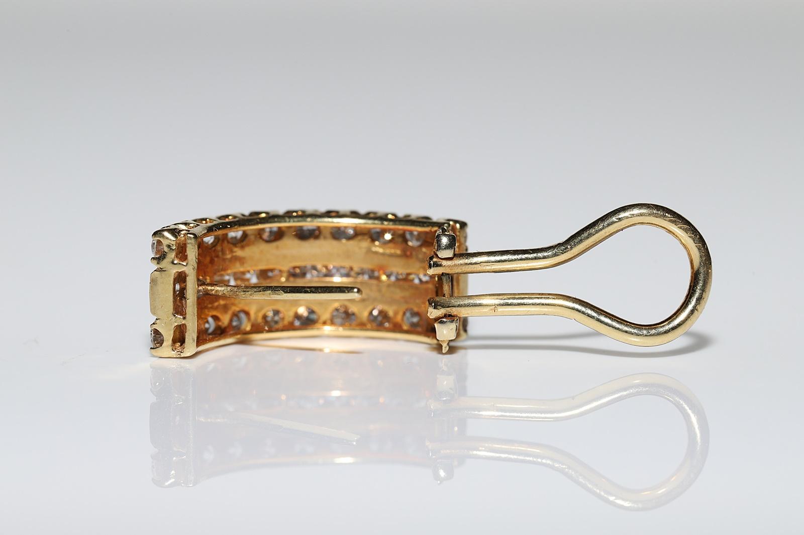 Vintage Circa 1980er Jahre 18k Gold Natürlicher Diamant Dekorierter hübscher Ohrring im Angebot 3