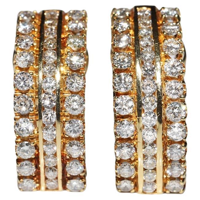 Vintage Circa 1980er Jahre 18k Gold Natürlicher Diamant Dekorierter hübscher Ohrring im Angebot