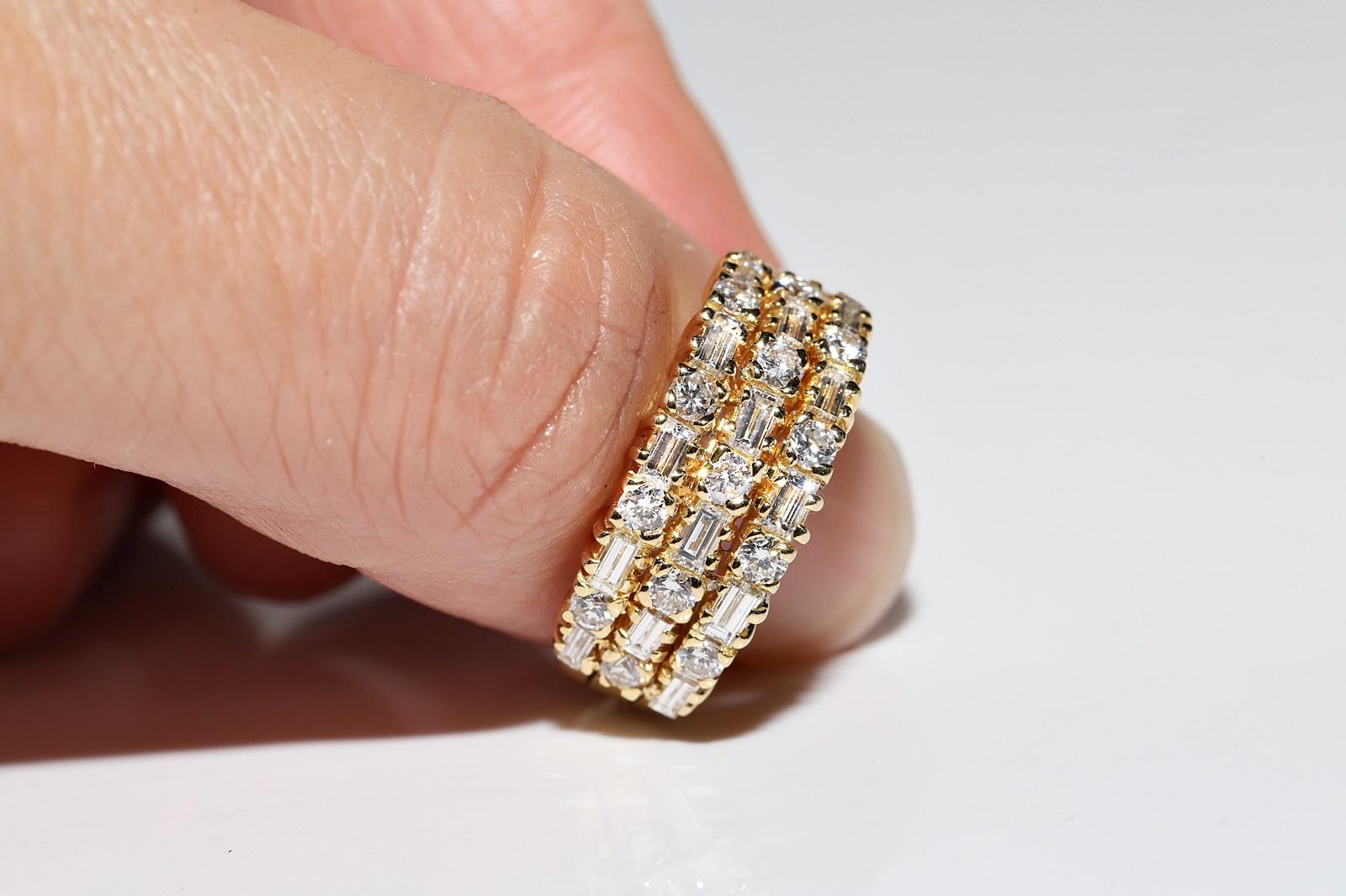 Vintage Circa 1980s 18k Gold Natural Diamond Decorated Pretty Ring For Sale 8