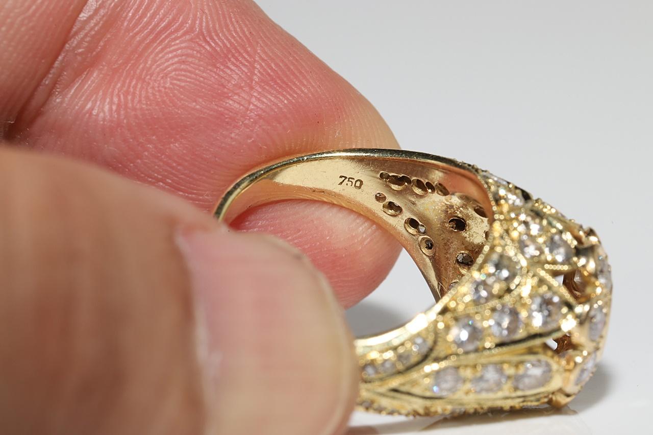 Anillo Vintage Circa 1980s Oro 18k Decorado con Diamantes Naturales en venta 4