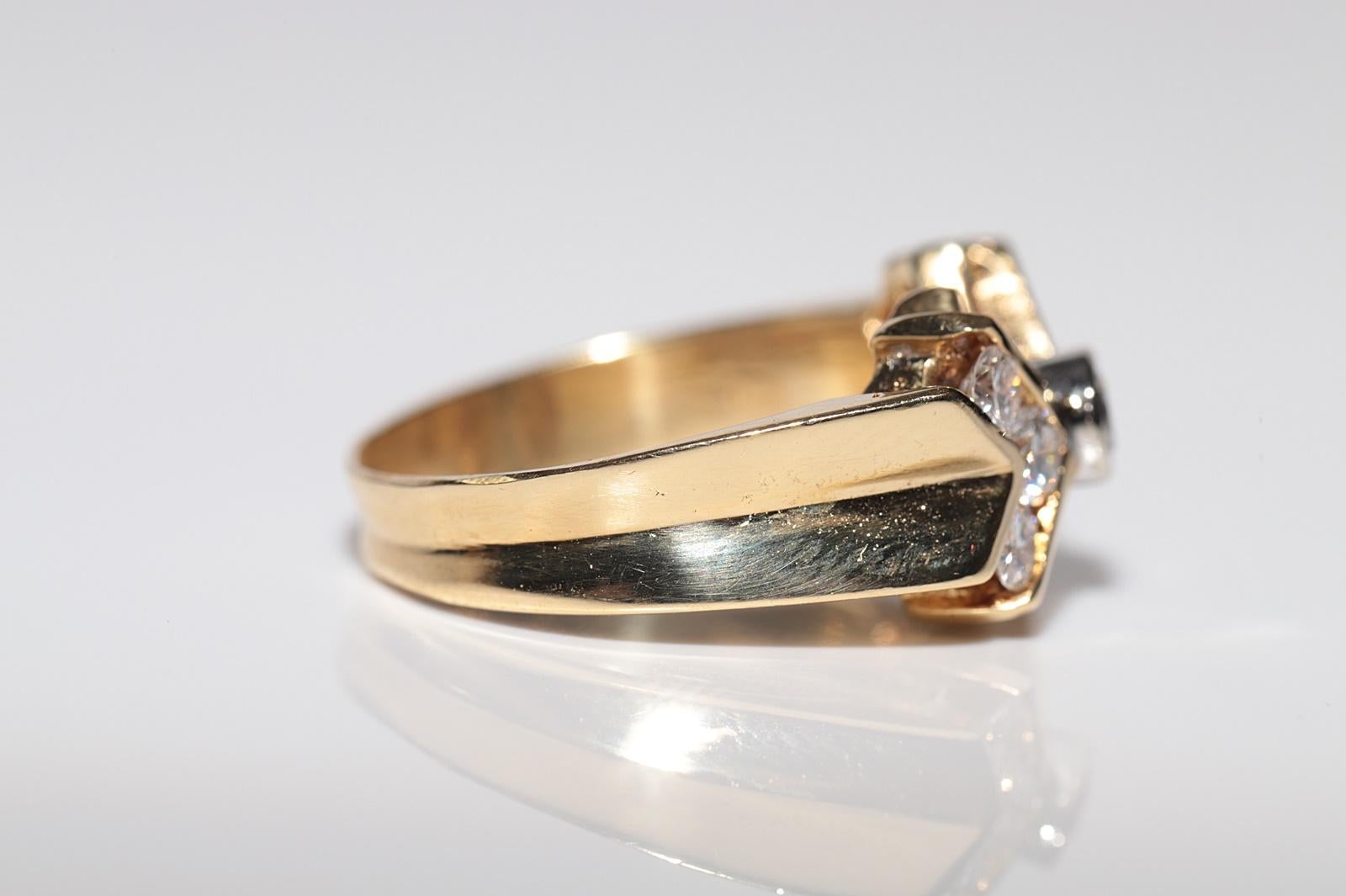 Vintage Circa 1980s 18k Gold Natural  Diamond Decorated Ring For Sale 4