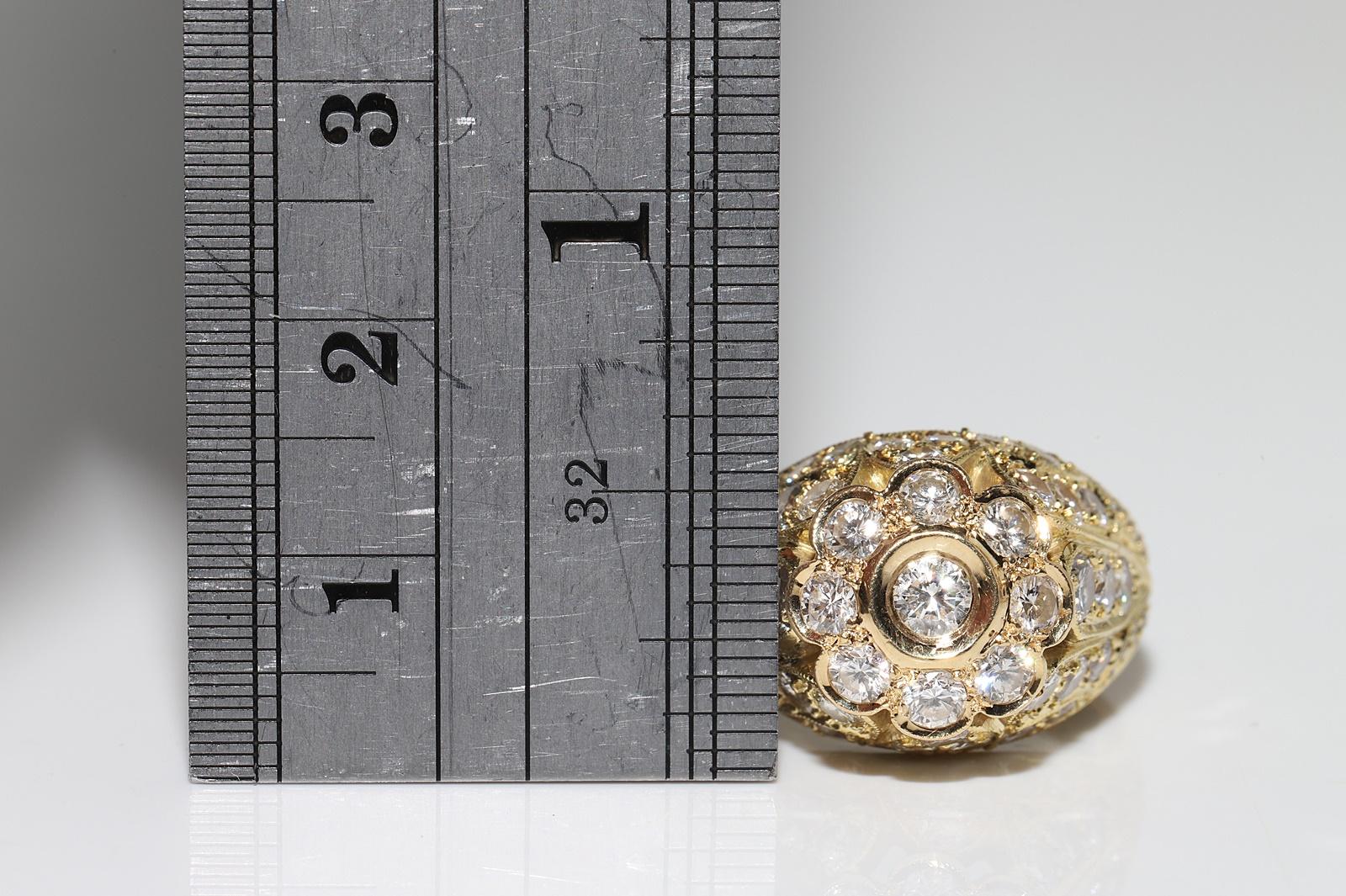 Anillo Vintage Circa 1980s Oro 18k Decorado con Diamantes Naturales en venta 5