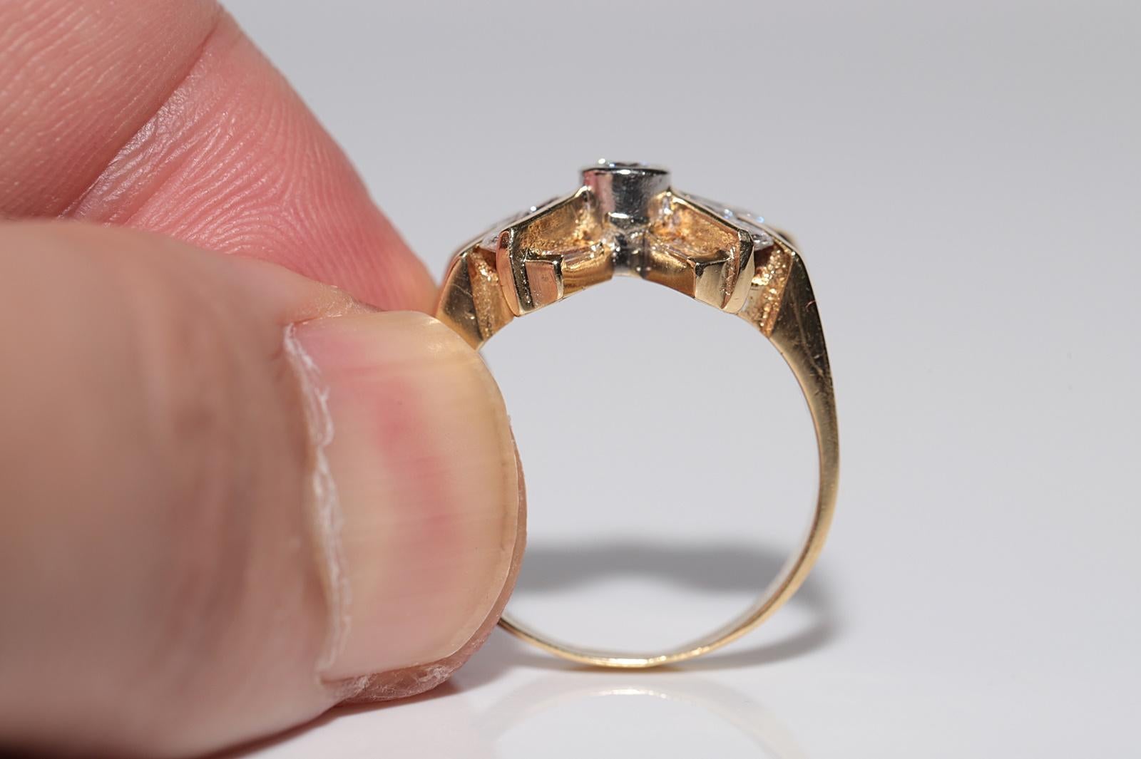Vintage Circa 1980s 18k Gold Natural  Diamond Decorated Ring For Sale 5