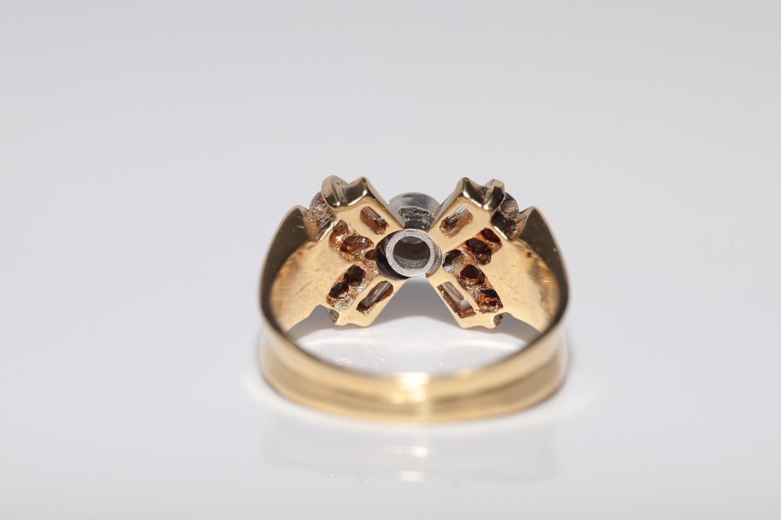 Vintage Circa 1980s 18k Gold Natural  Diamond Decorated Ring For Sale 6