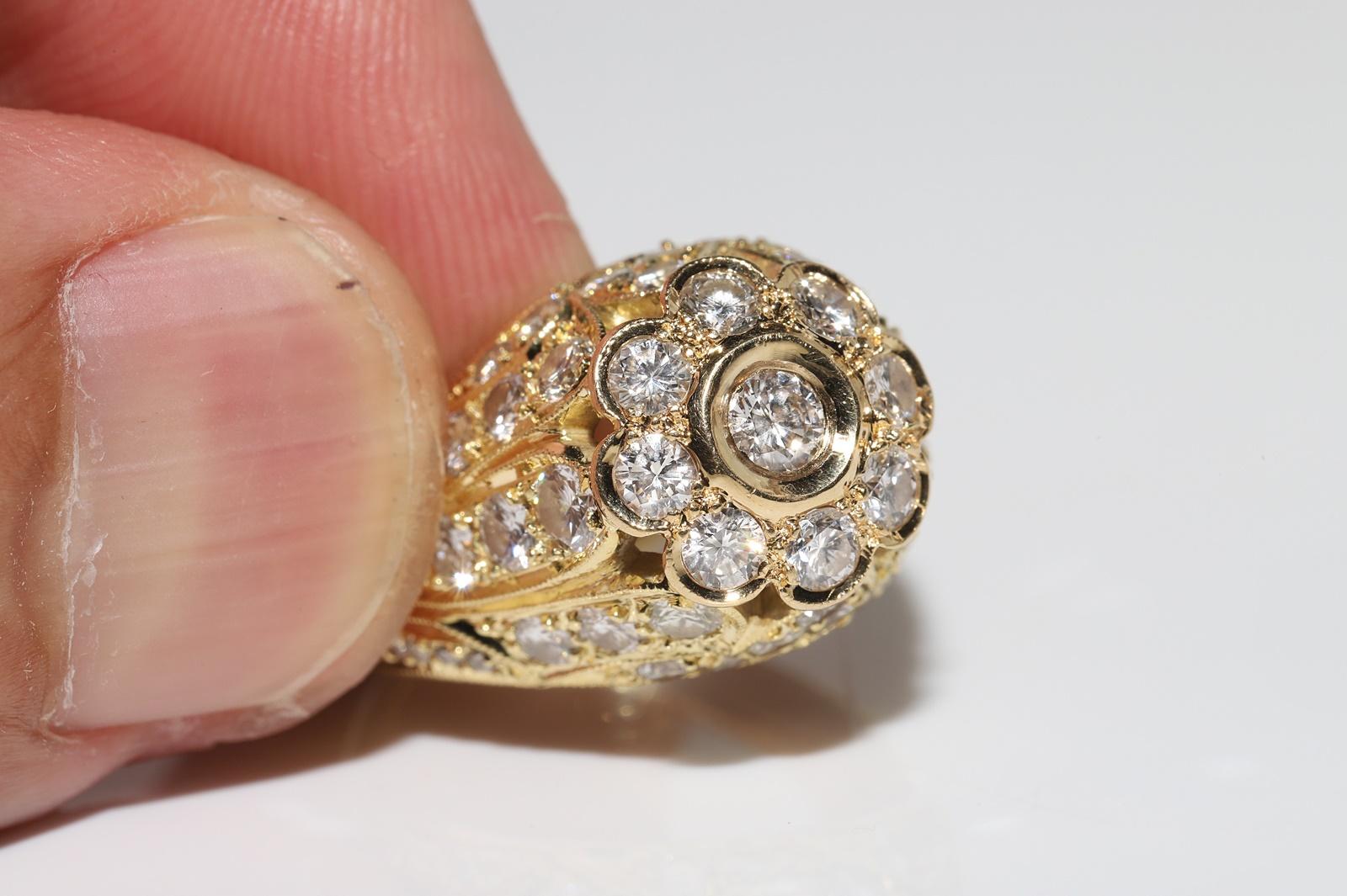 Anillo Vintage Circa 1980s Oro 18k Decorado con Diamantes Naturales en venta 8