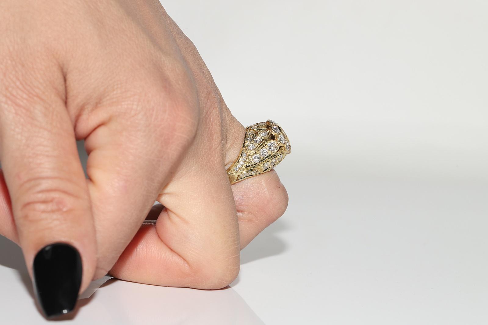 Anillo Vintage Circa 1980s Oro 18k Decorado con Diamantes Naturales en venta 11