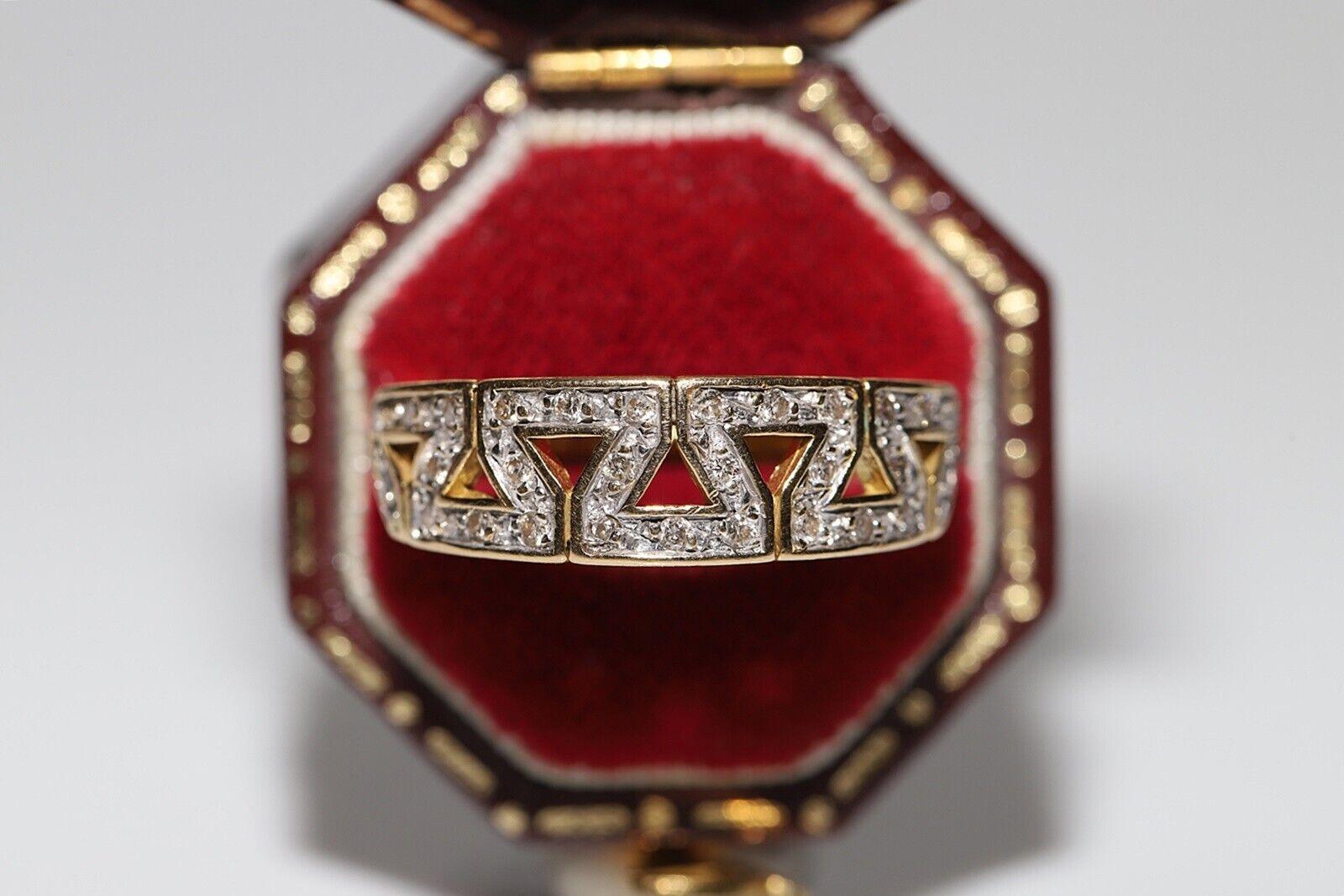 In sehr gutem Zustand.
Das Gesamtgewicht beträgt 5,3 Gramm.
Insgesamt ist Diamant 0,30 Karat.
Der Diamant hat die Farbe H und die Reinheit vs-s1.
Die Ringgröße ist US 6.5.
Wir können jede Größe herstellen.
Die Box ist nicht enthalten.
Bitte
