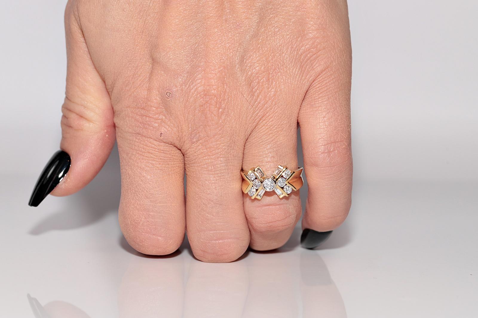 Retro Vintage Circa 1980s 18k Gold Natural  Diamond Decorated Ring For Sale