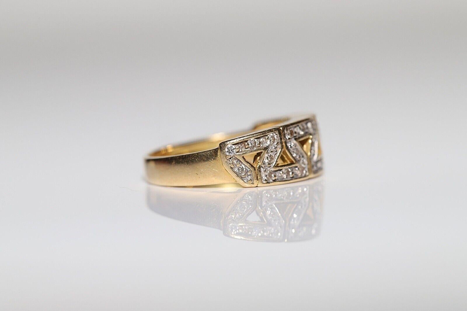 Vintage Circa 1980er Jahre 18k Gold Natürlicher Diamant Dekorierter Vintage-Ring (Brillantschliff) im Angebot