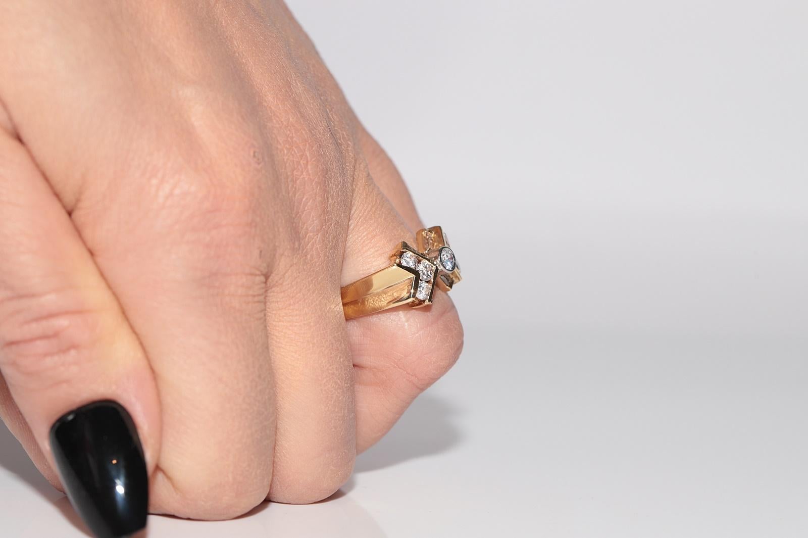 Brilliant Cut Vintage Circa 1980s 18k Gold Natural  Diamond Decorated Ring For Sale