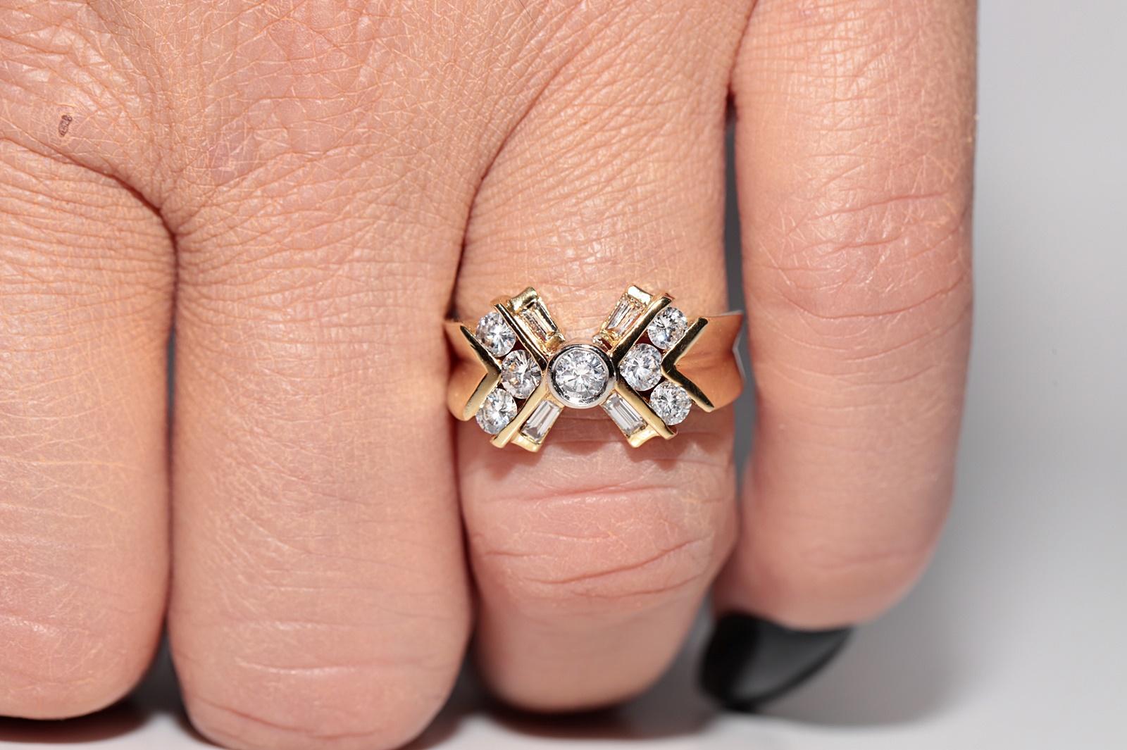 Vintage Circa 1980s 18k Gold Natural  Diamond Decorated Ring In Good Condition For Sale In Fatih/İstanbul, 34
