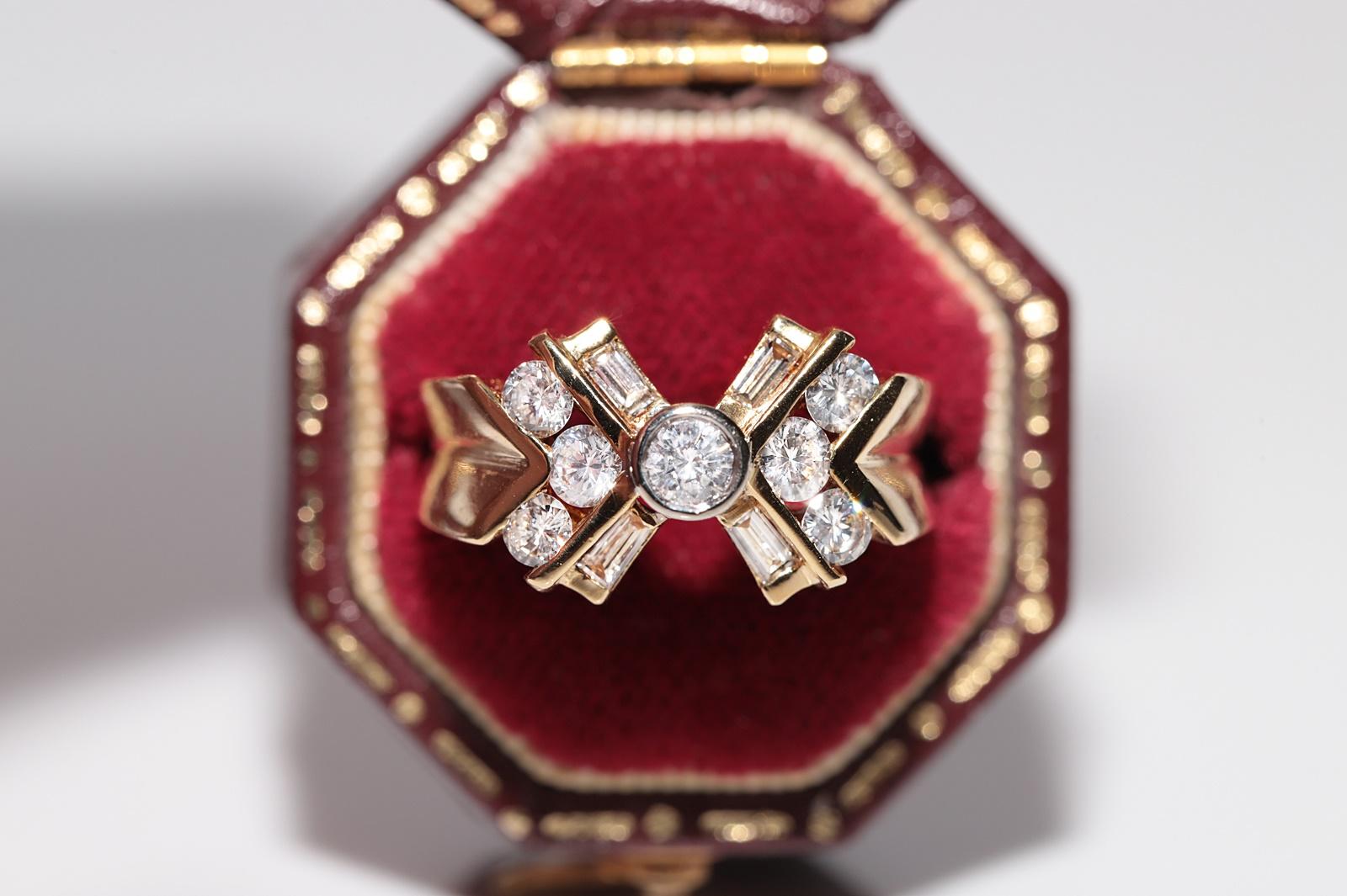 Women's Vintage Circa 1980s 18k Gold Natural  Diamond Decorated Ring For Sale