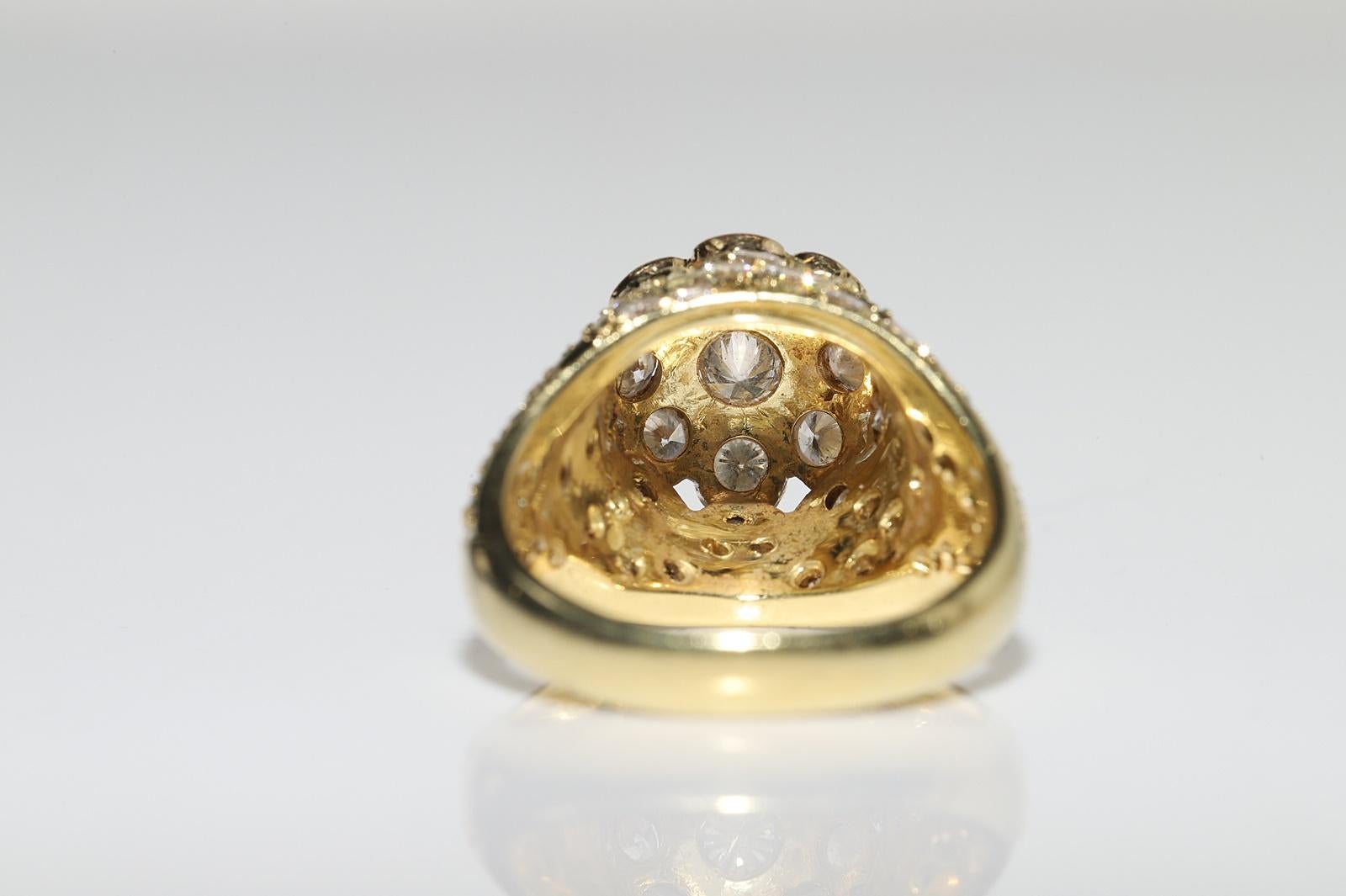 Anillo Vintage Circa 1980s Oro 18k Decorado con Diamantes Naturales en venta 1