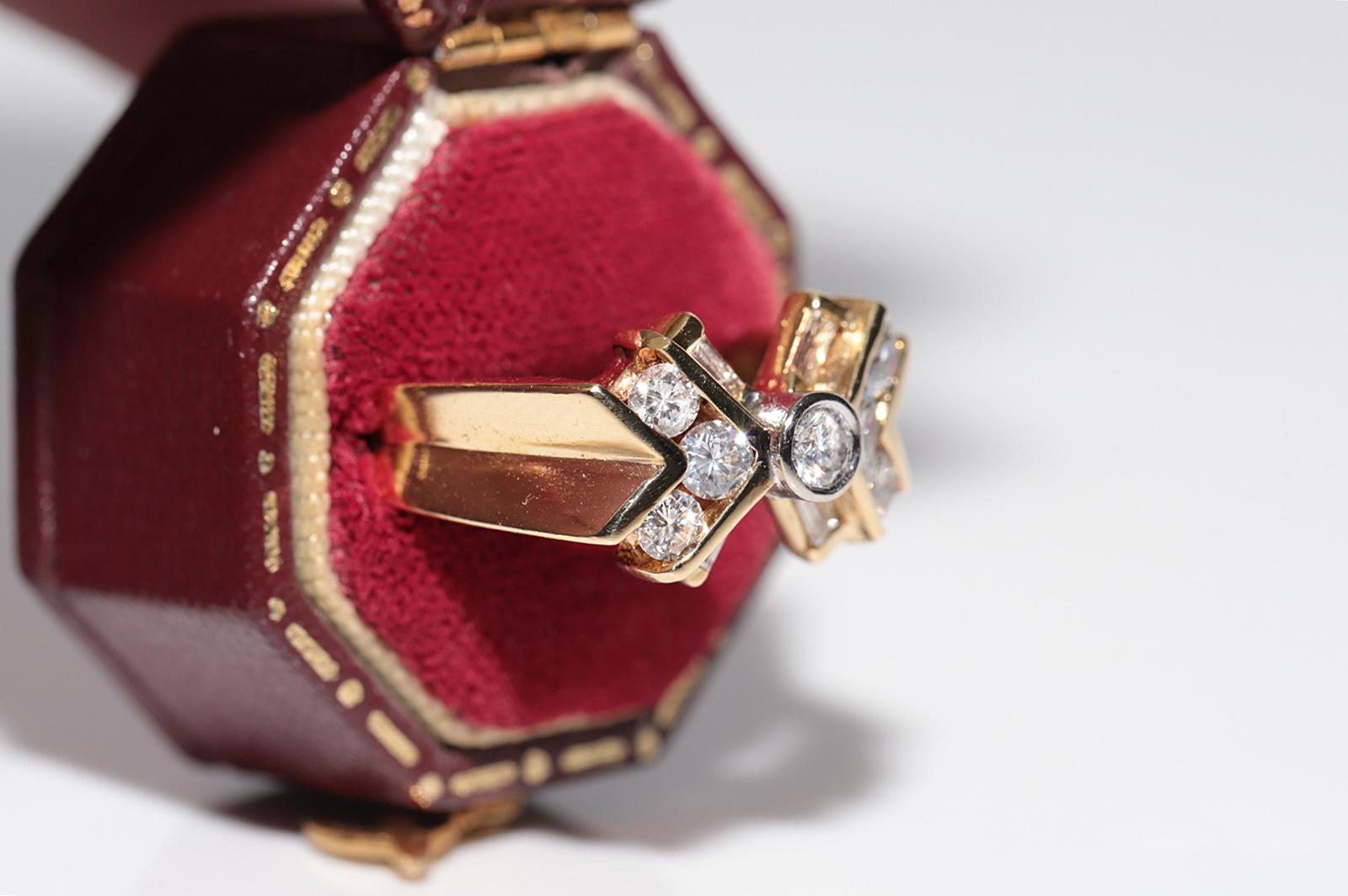 Vintage Circa 1980s 18k Gold Natural  Diamond Decorated Ring For Sale 1