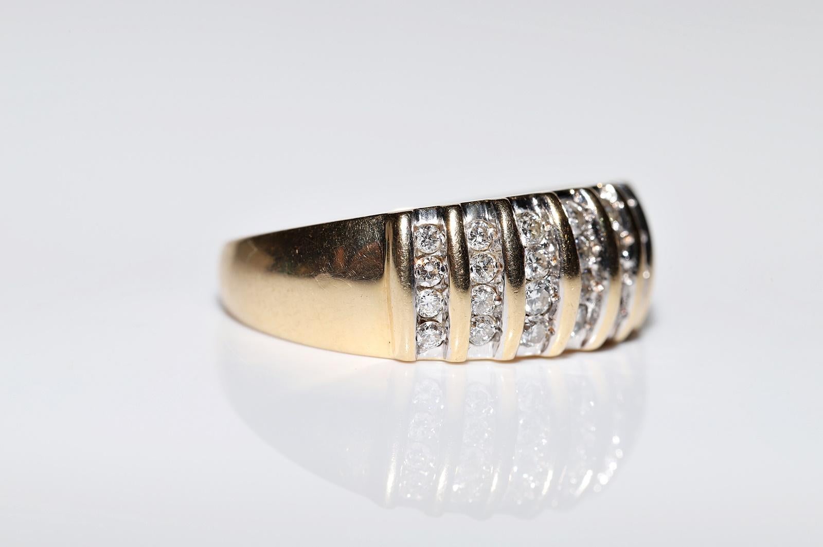 Vintage Circa 1980s 18k Gold Natural Diamond Decorated Ring  For Sale 2