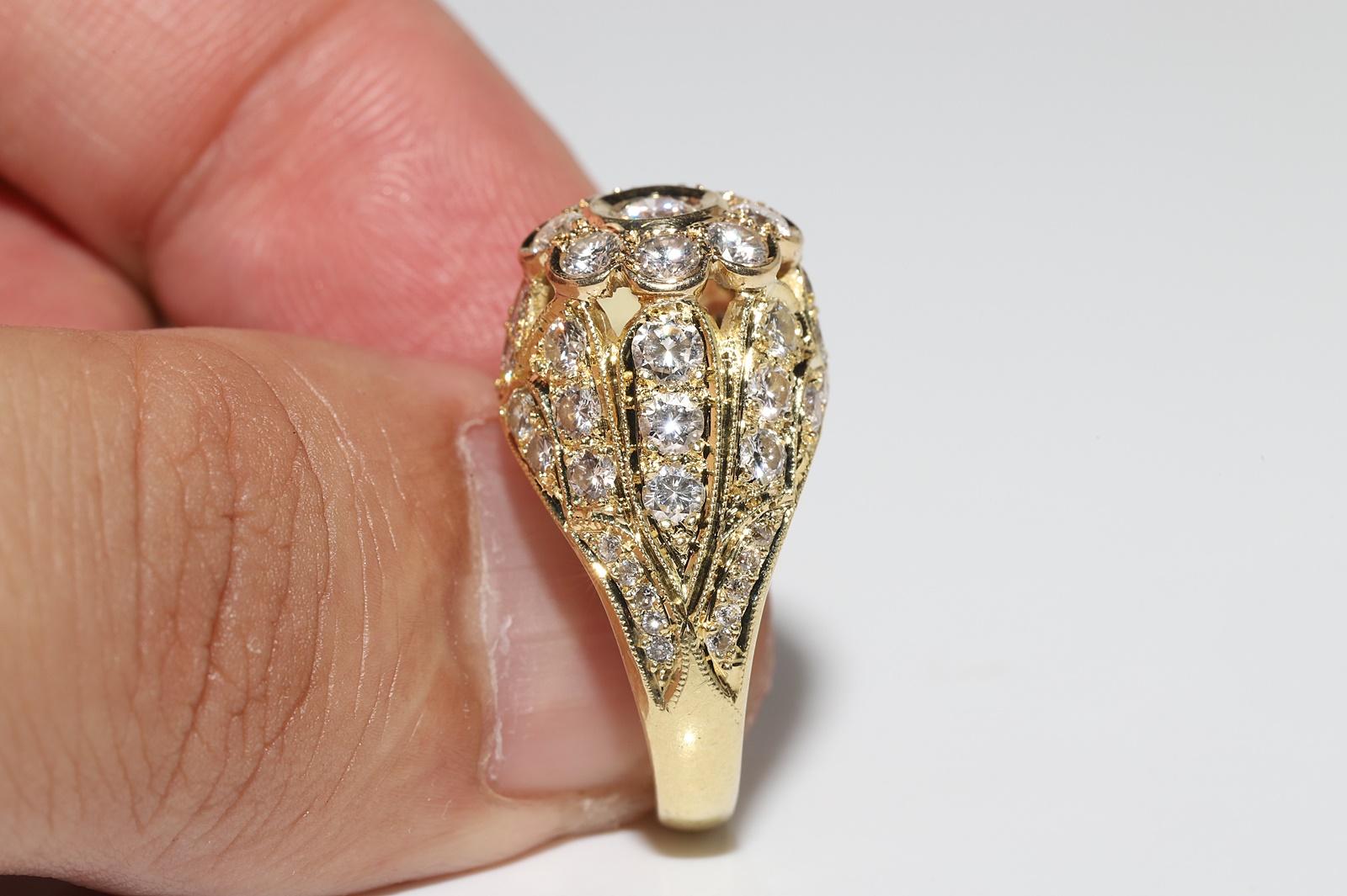 Anillo Vintage Circa 1980s Oro 18k Decorado con Diamantes Naturales en venta 3
