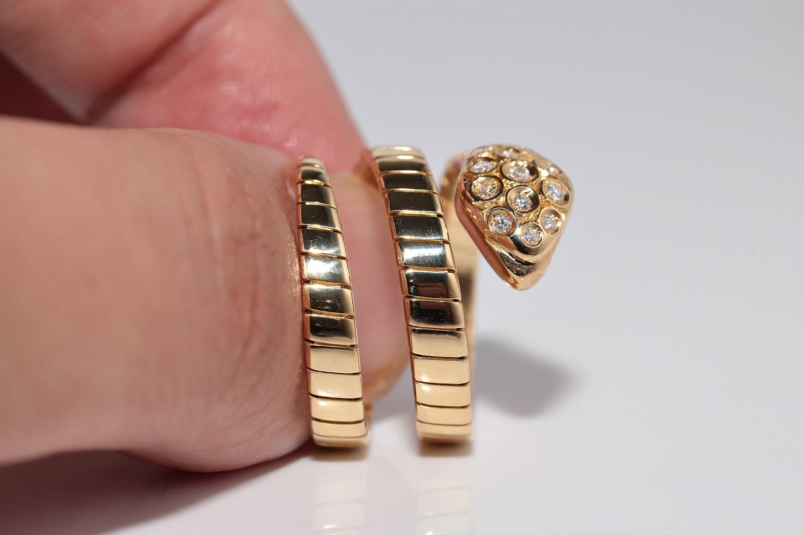 Vintage CIRCA 1980s 18k Gold Natürlicher Diamant Dekorierter Schlangenring im Angebot 4