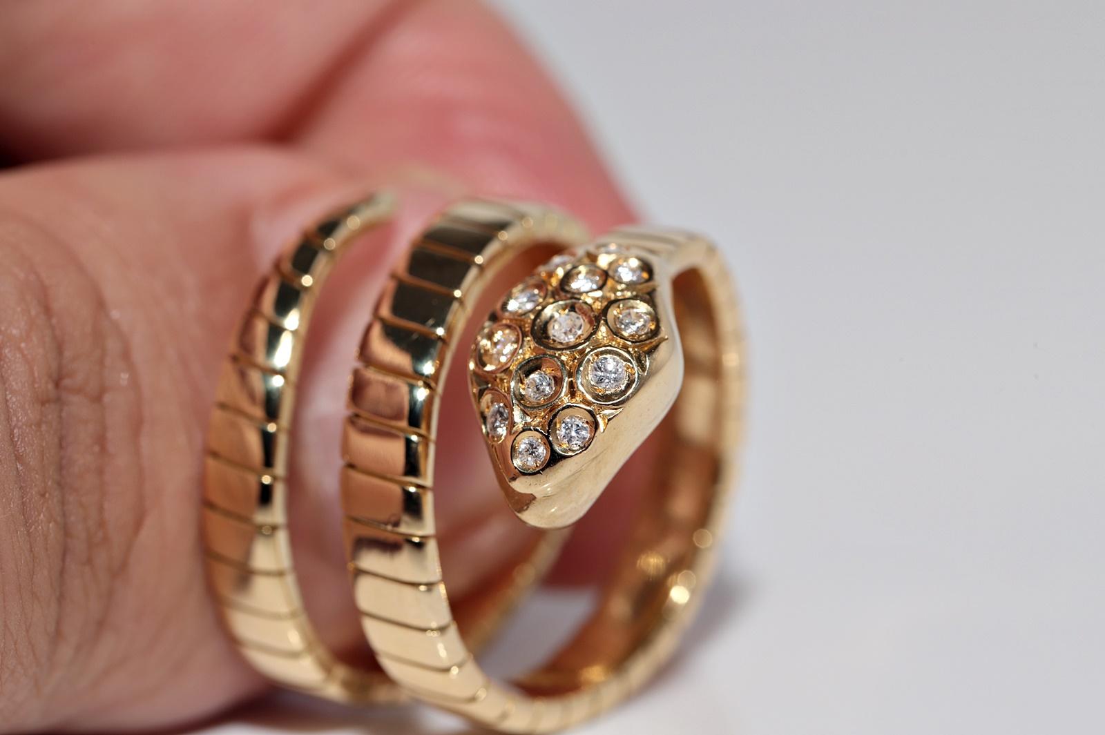 Vintage CIRCA 1980s 18k Gold Natürlicher Diamant Dekorierter Schlangenring im Angebot 5