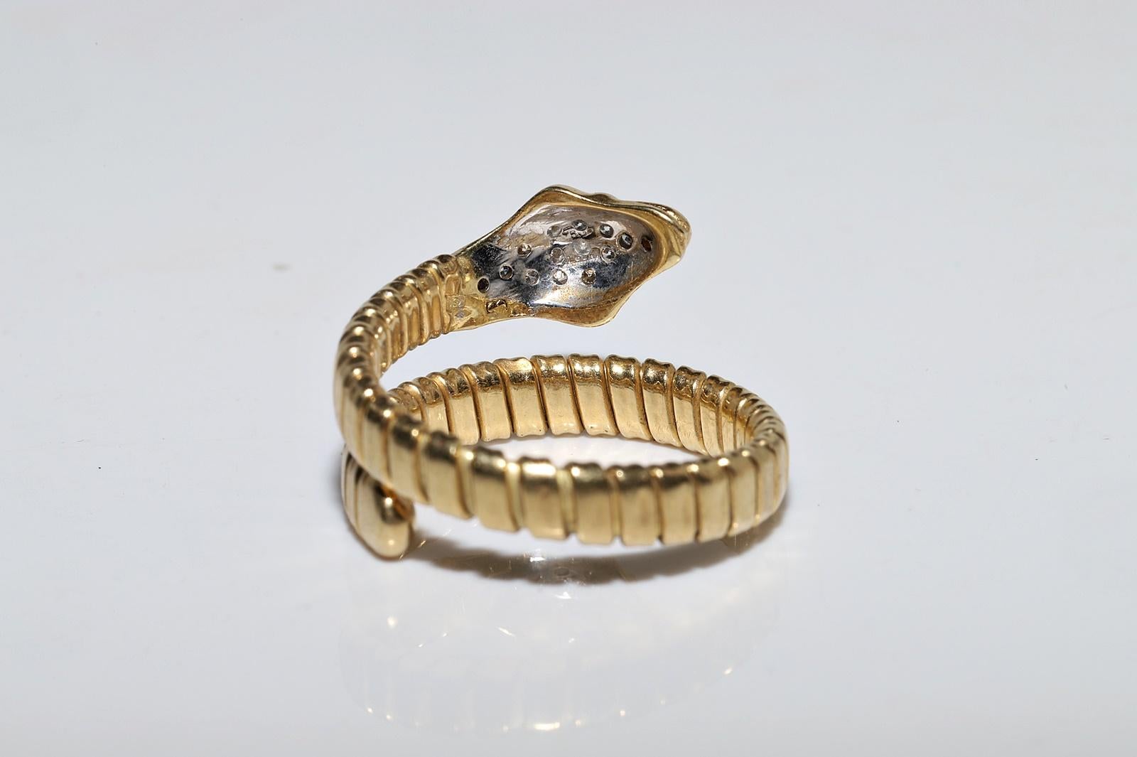 Vintage Circa 1980s 18k Gold Natural Diamond Decorated Snake Ring For Sale 6