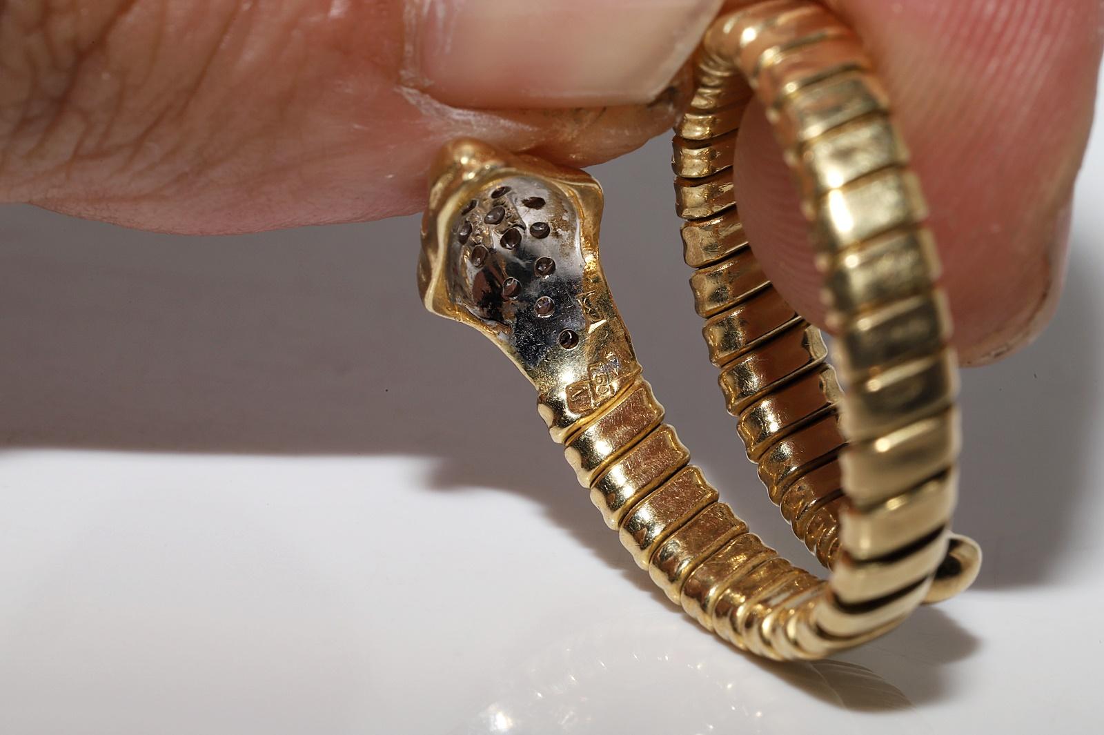 Vintage Circa 1980s 18k Gold Natural Diamond Decorated Snake Ring For Sale 8