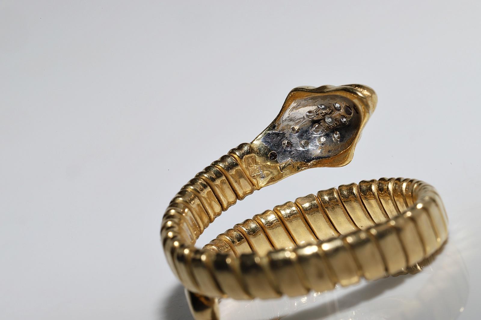 Vintage Circa 1980s 18k Gold Natural Diamond Decorated Snake Ring For Sale 9
