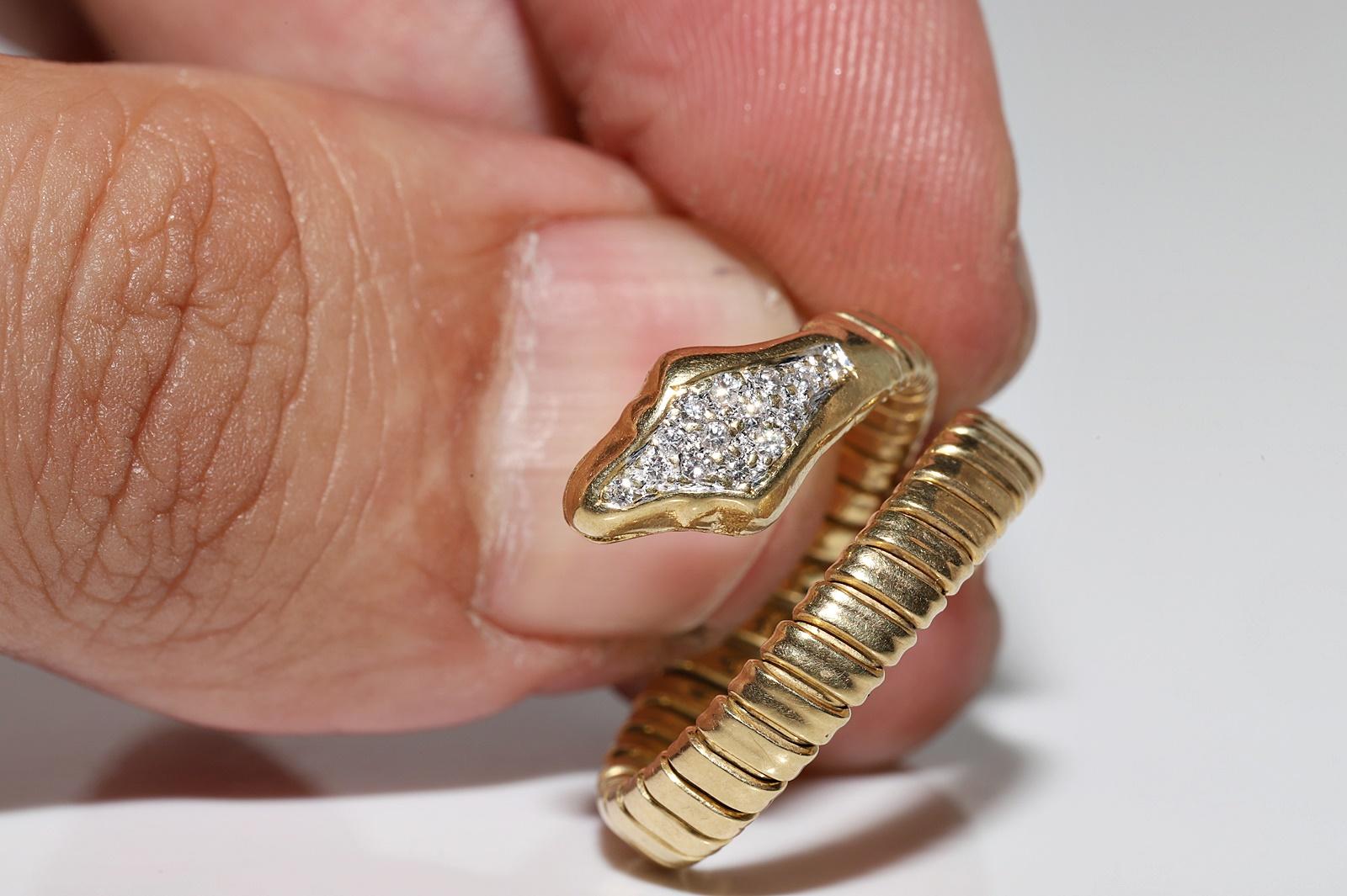 Vintage Circa 1980s 18k Gold Natural Diamond Decorated Snake Ring For Sale 12