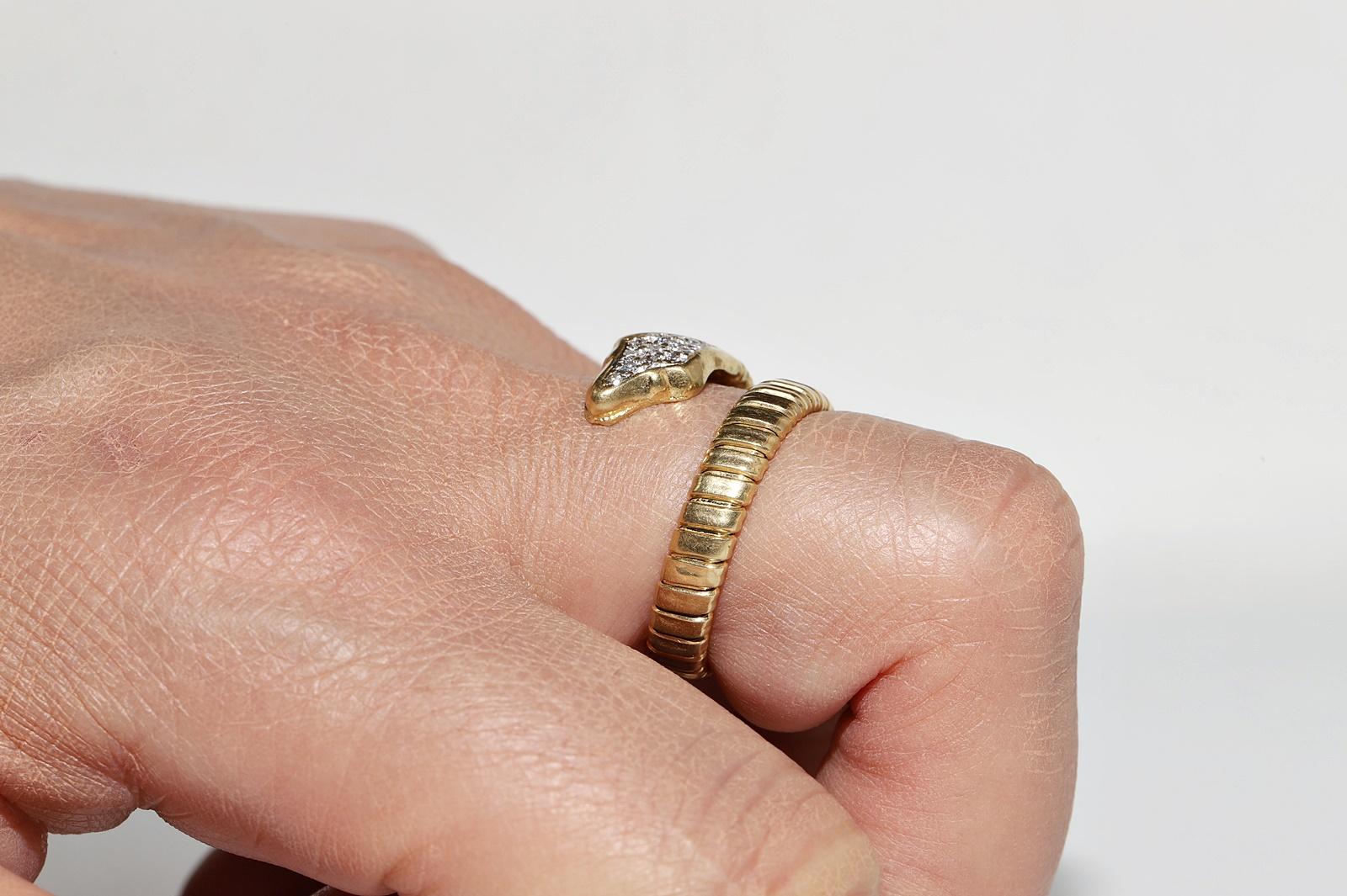 Brilliant Cut Vintage Circa 1980s 18k Gold Natural Diamond Decorated Snake Ring For Sale