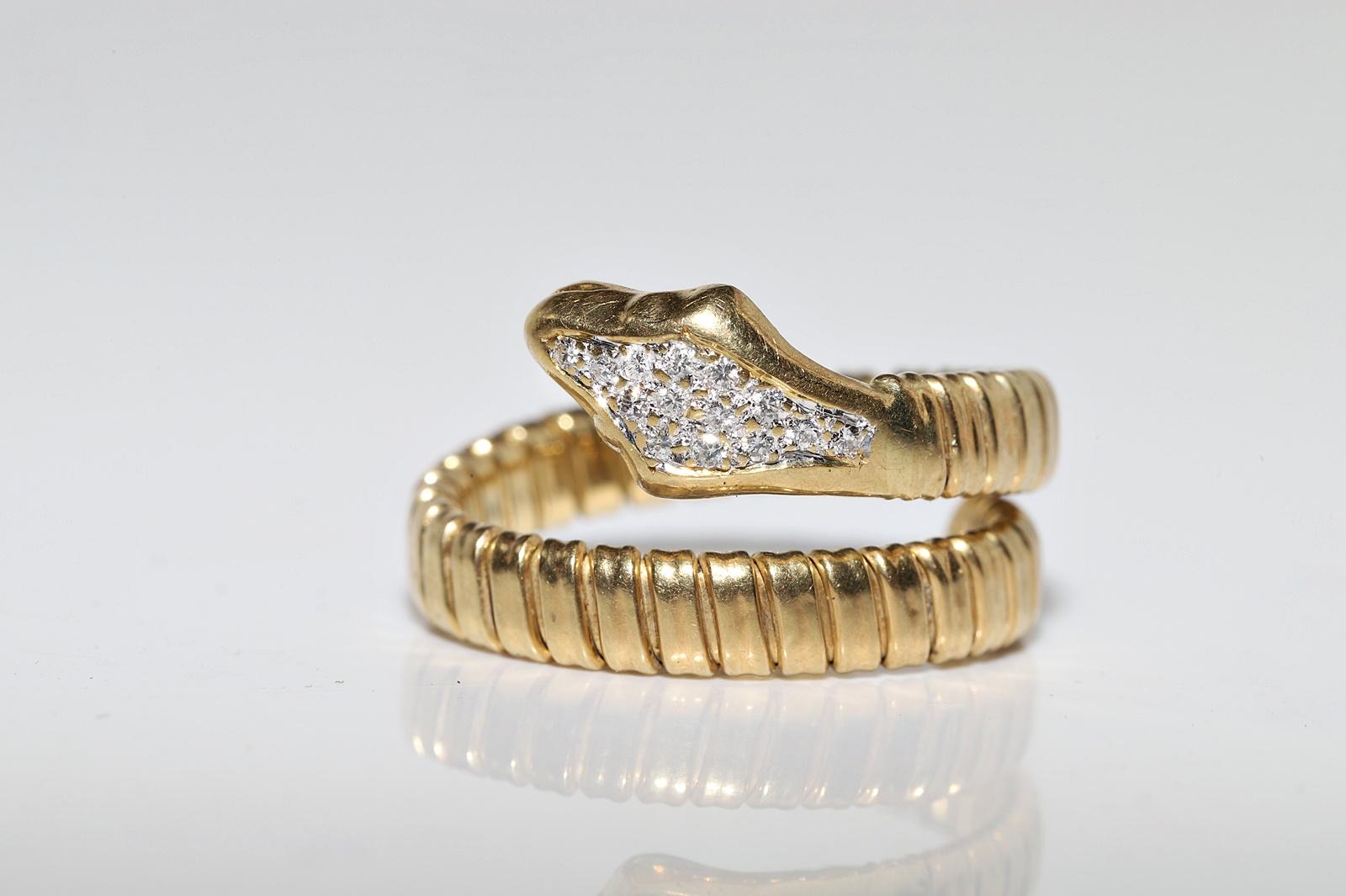 Women's Vintage Circa 1980s 18k Gold Natural Diamond Decorated Snake Ring For Sale