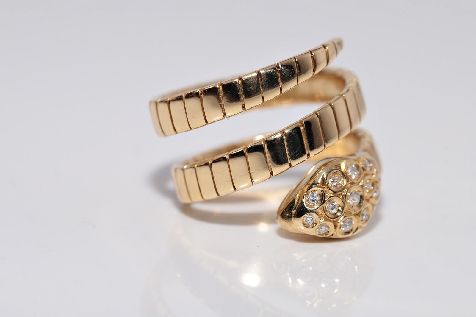 Vintage CIRCA 1980s 18k Gold Natürlicher Diamant Dekorierter Schlangenring im Angebot 1
