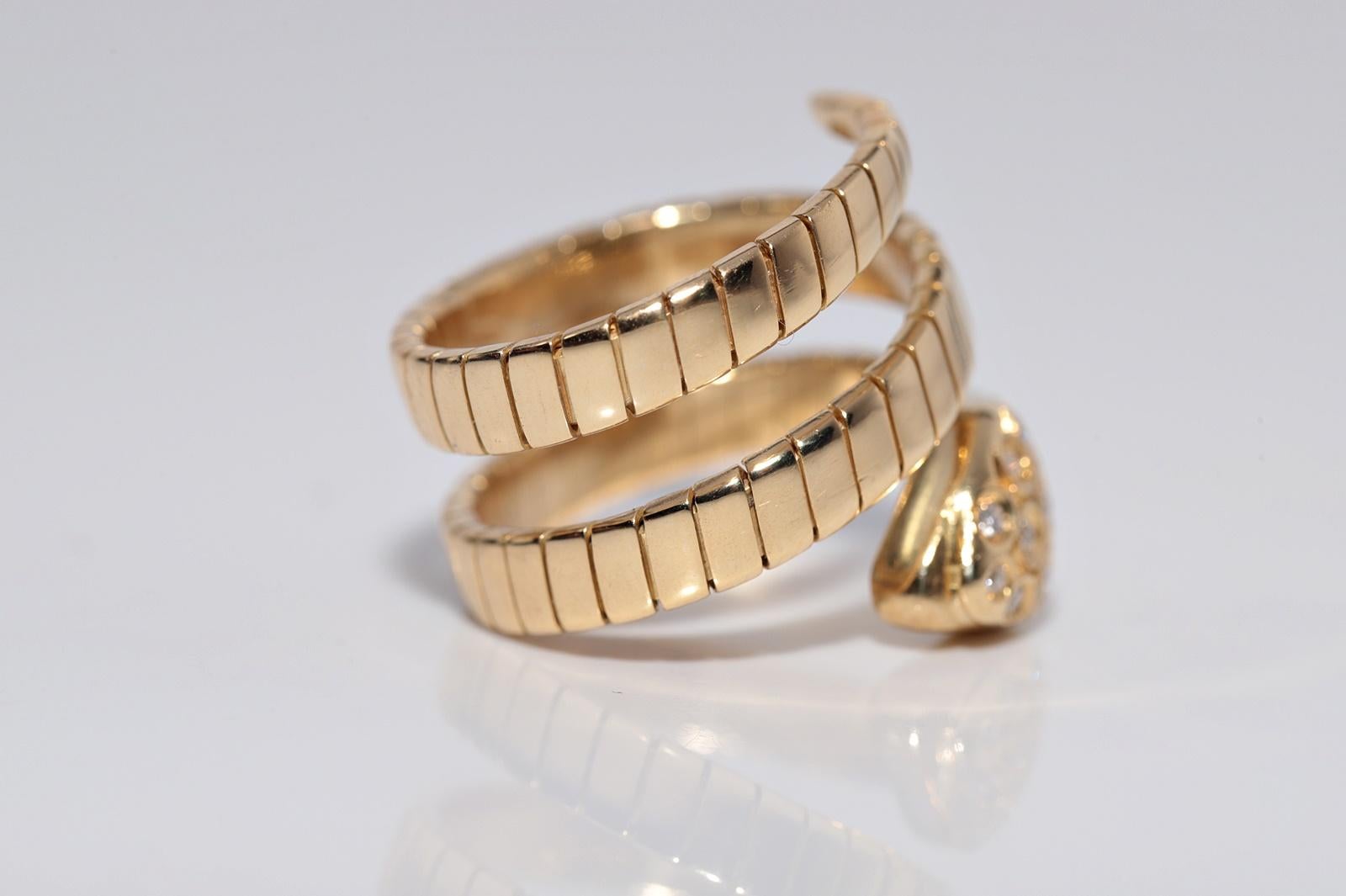 Vintage CIRCA 1980s 18k Gold Natürlicher Diamant Dekorierter Schlangenring im Angebot 2