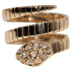 Vintage Circa 1980s 18k Gold Natural Diamond Decorated Snake Ring