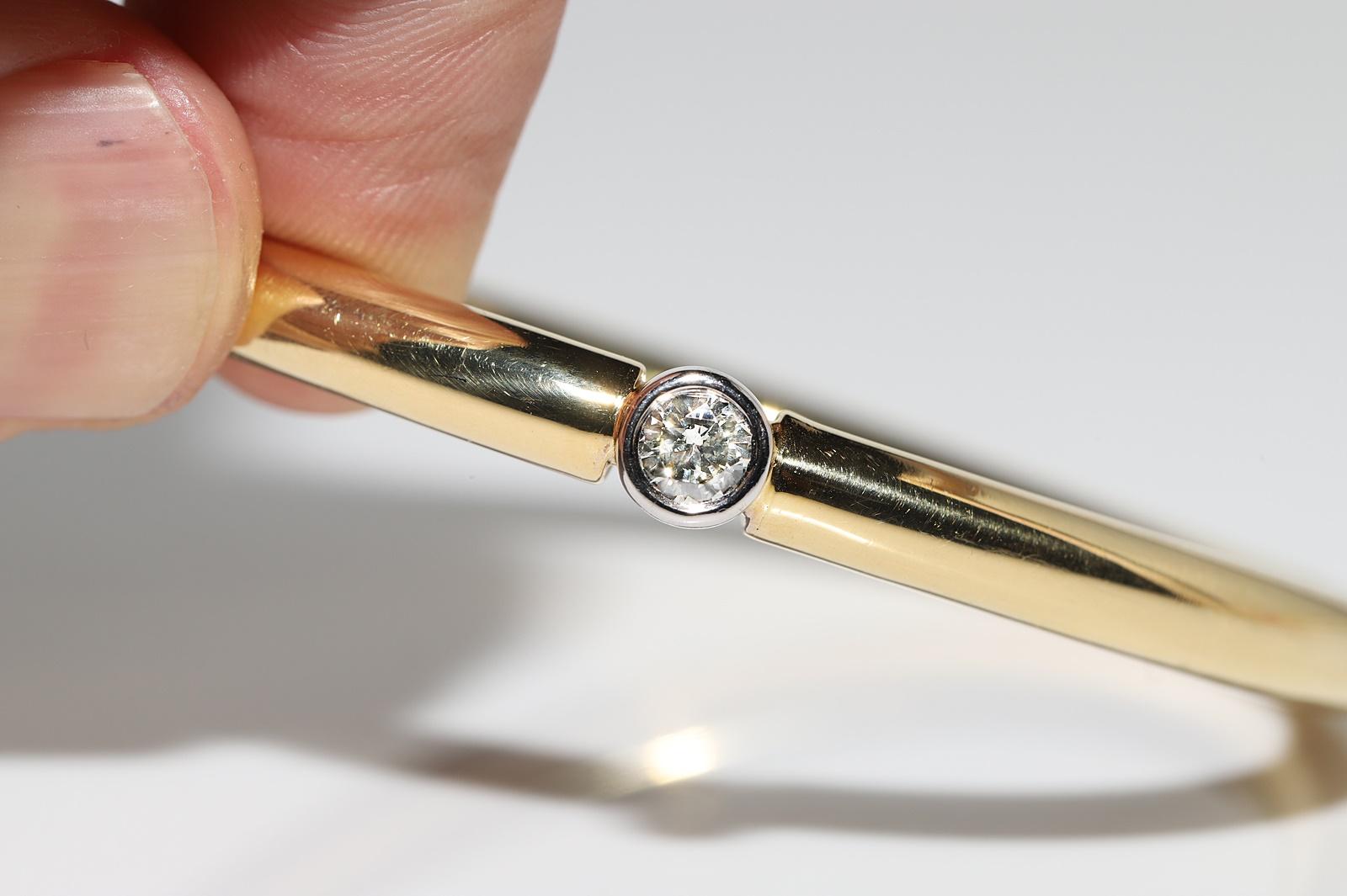 Vintage Circa 1990s 18k Gold Natural Diamond Decorated Solitaire Bracelet For Sale 1