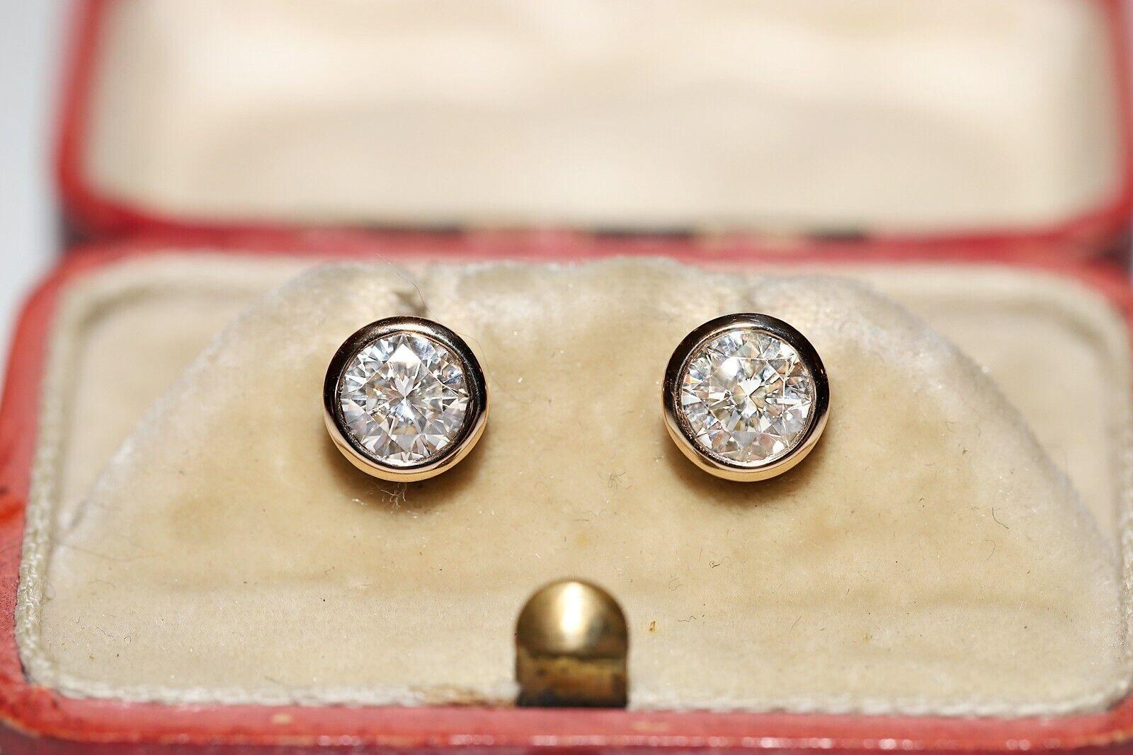 Vintage Circa 1980s 18k Gold Natural Diamond Decorated Solitaire Earring For Sale 1