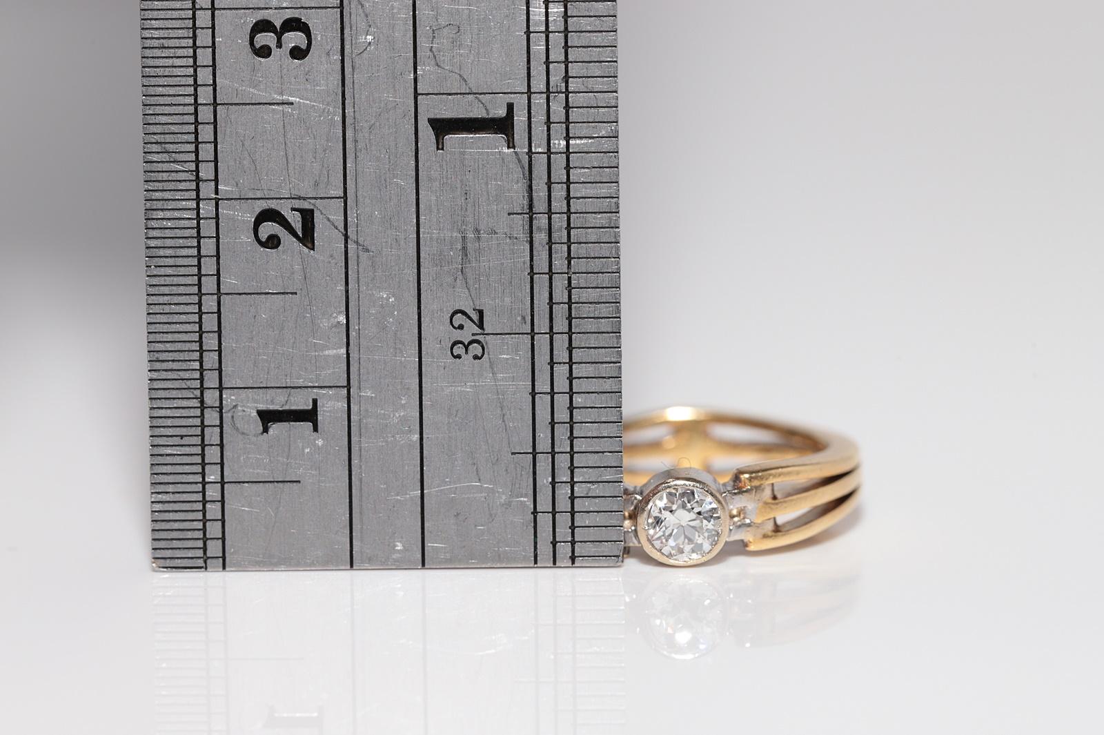 Vintage Circa 1980er Jahre 18k Gold Natürlicher Diamant Dekorierter Solitär Ring im Angebot 4