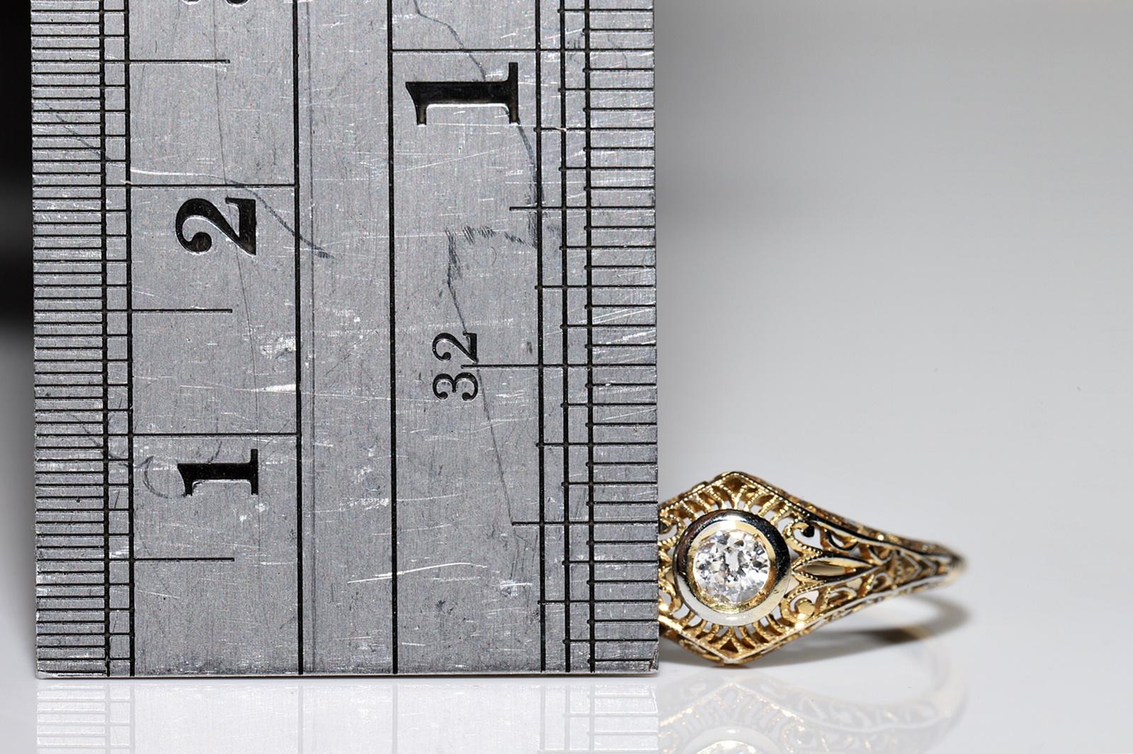 Bague solitaire vintage des années 1980 en or 18 carats décorée de diamants naturels en vente 5