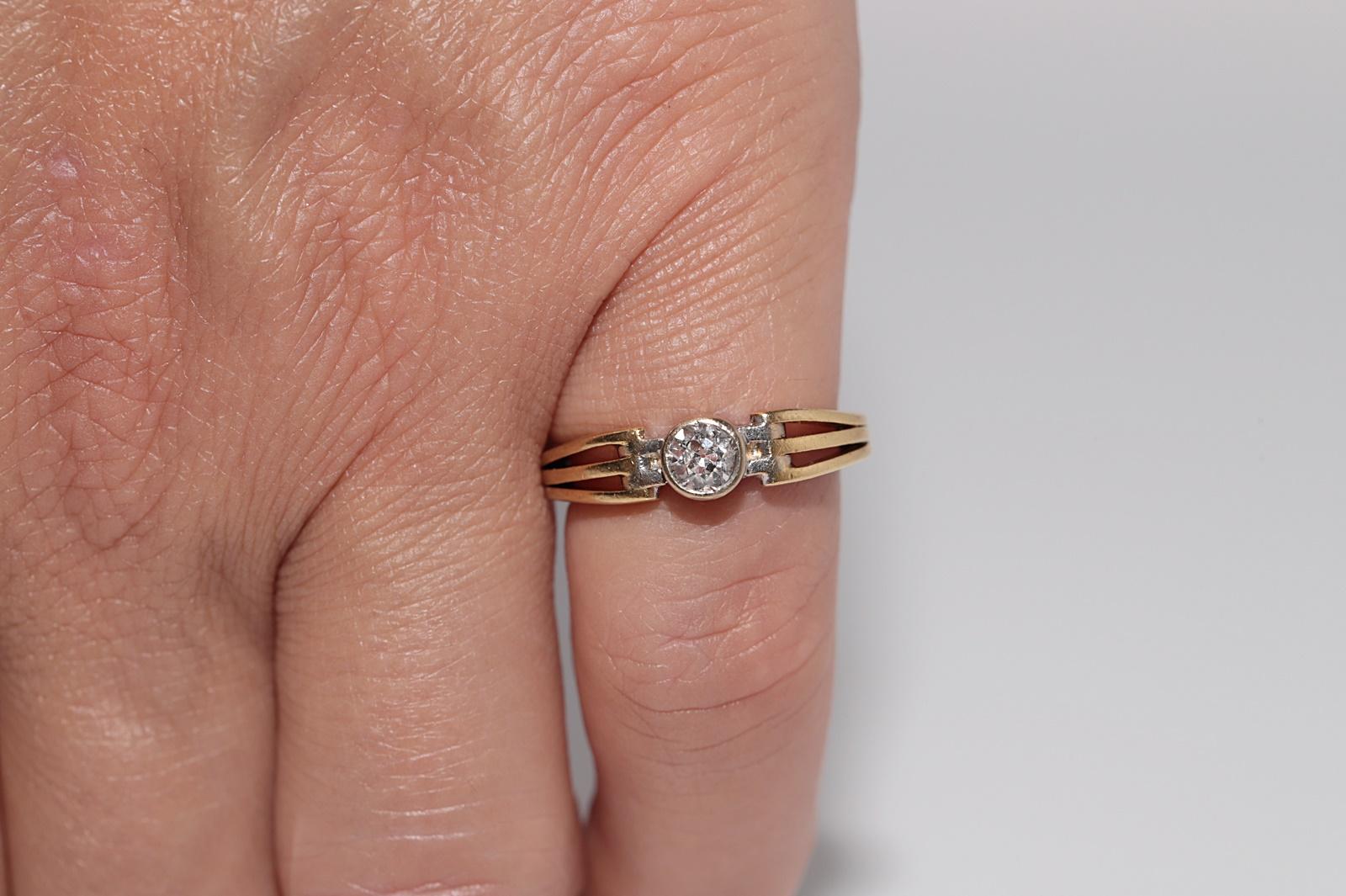 Vintage Circa 1980er Jahre 18k Gold Natürlicher Diamant Dekorierter Solitär Ring im Angebot 8