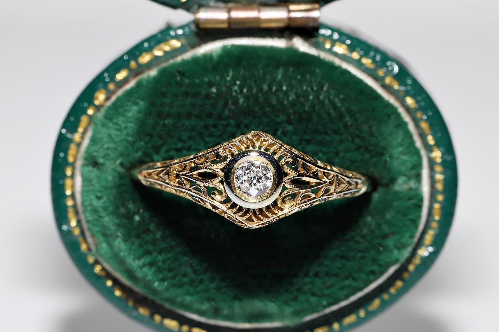 Taille brillant Bague solitaire vintage des années 1980 en or 18 carats décorée de diamants naturels en vente