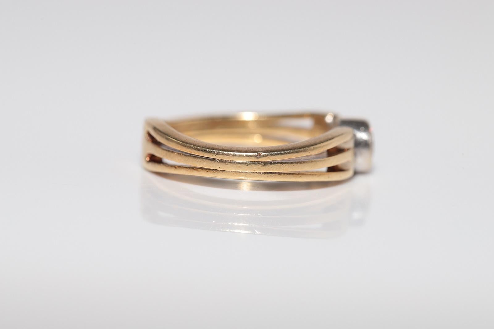 Vintage Circa 1980er Jahre 18k Gold Natürlicher Diamant Dekorierter Solitär Ring Damen im Angebot