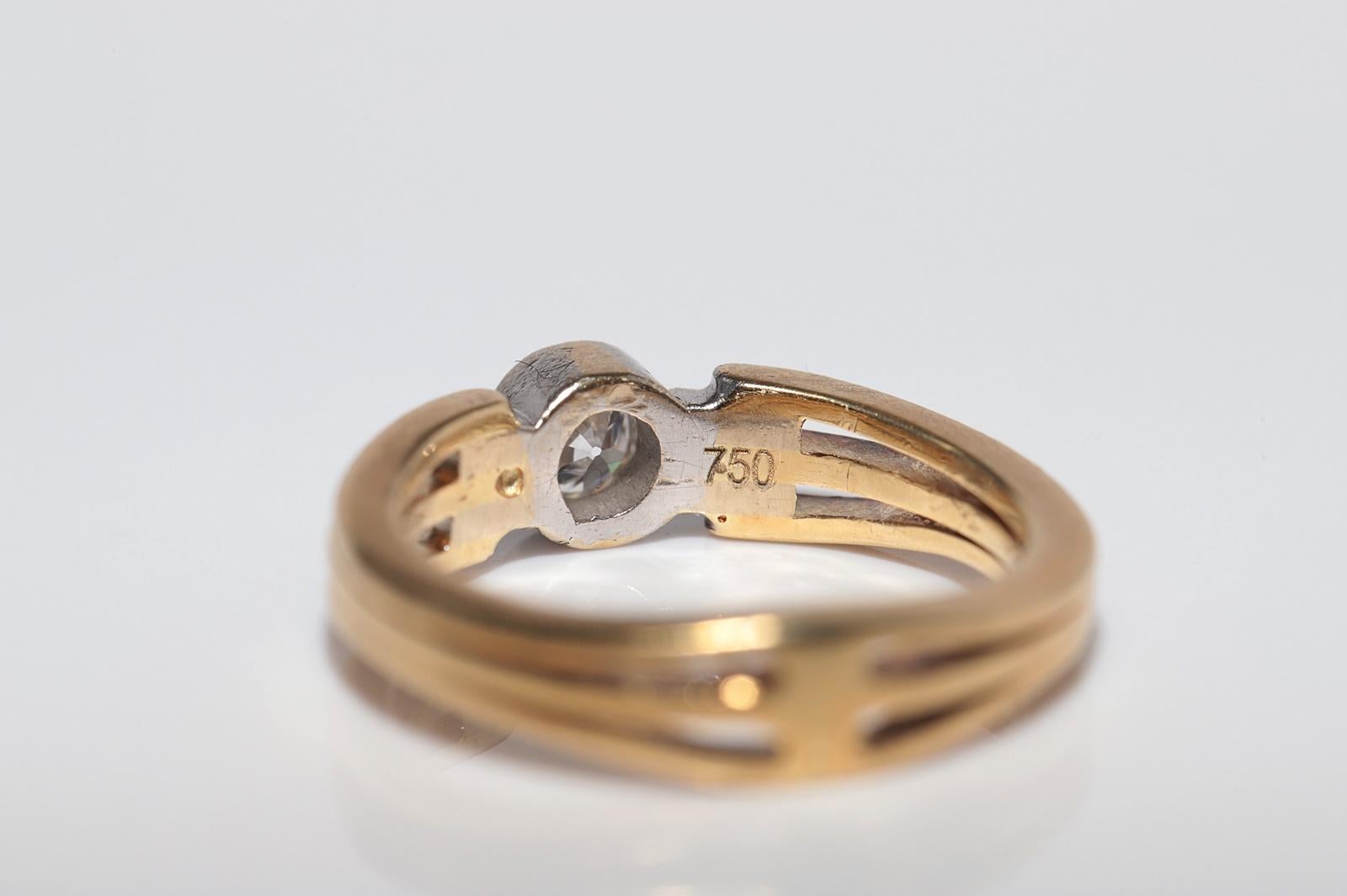 Vintage Circa 1980er Jahre 18k Gold Natürlicher Diamant Dekorierter Solitär Ring im Angebot 3